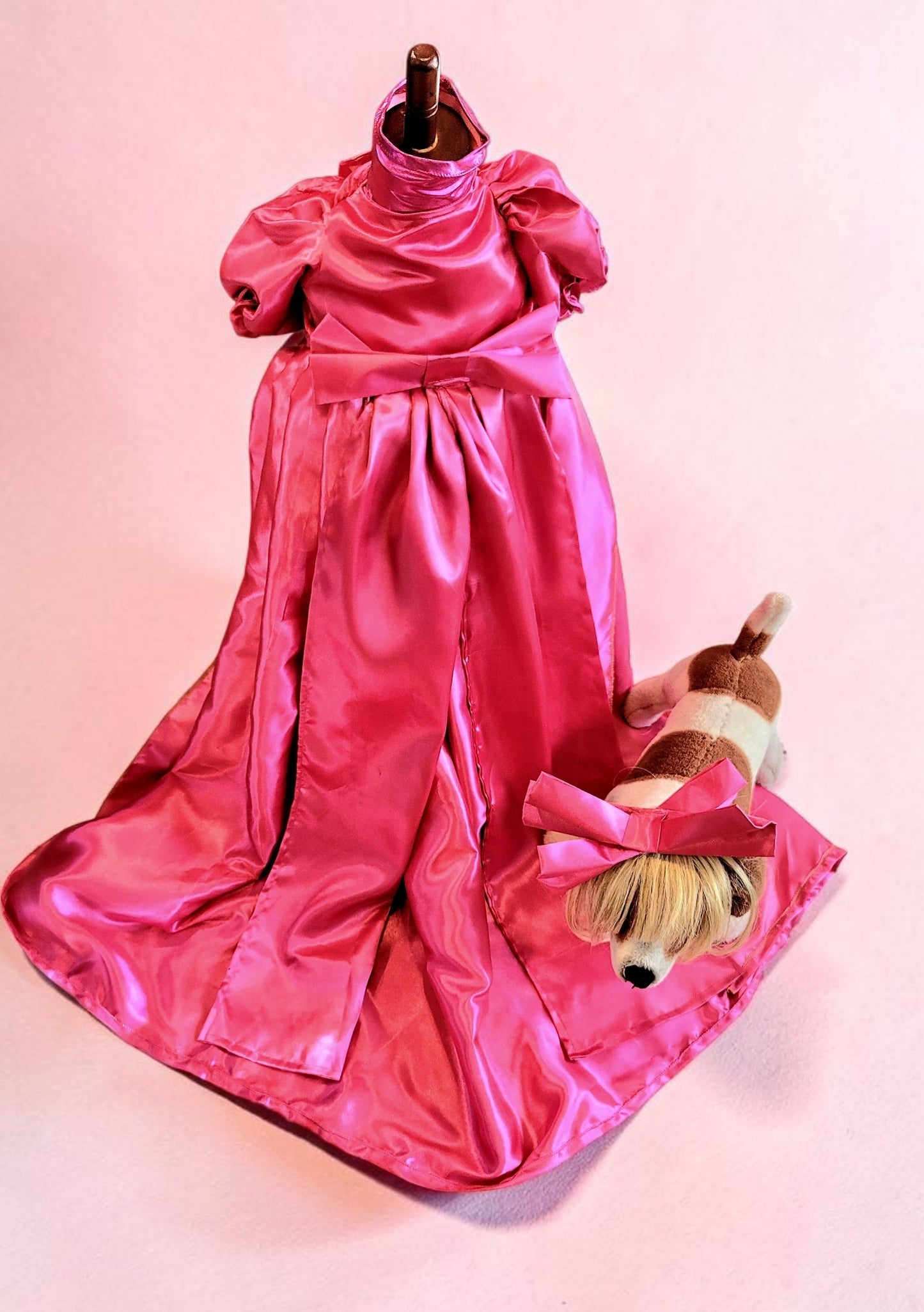 Lady Gaga pink pet costume, lady gaga dog costume, mutt gala pet costume, Lady Gaga pet Halloween costume, pet mett gala replica