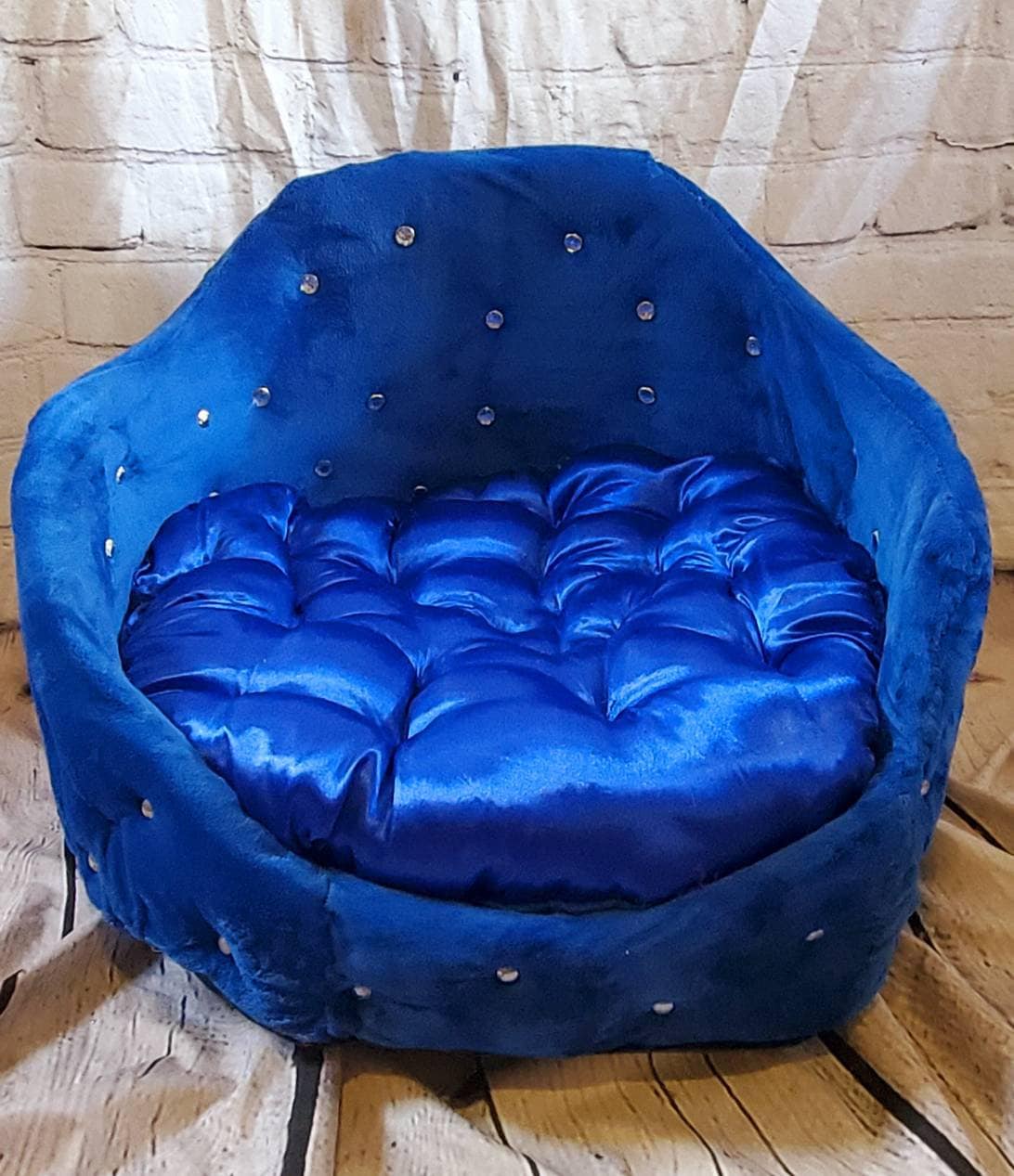 Round prince bed, luxury pet bed, diamond arclic luxury dog bed, Round bed with legs, cat dog pet bed, blue Round pet bed,