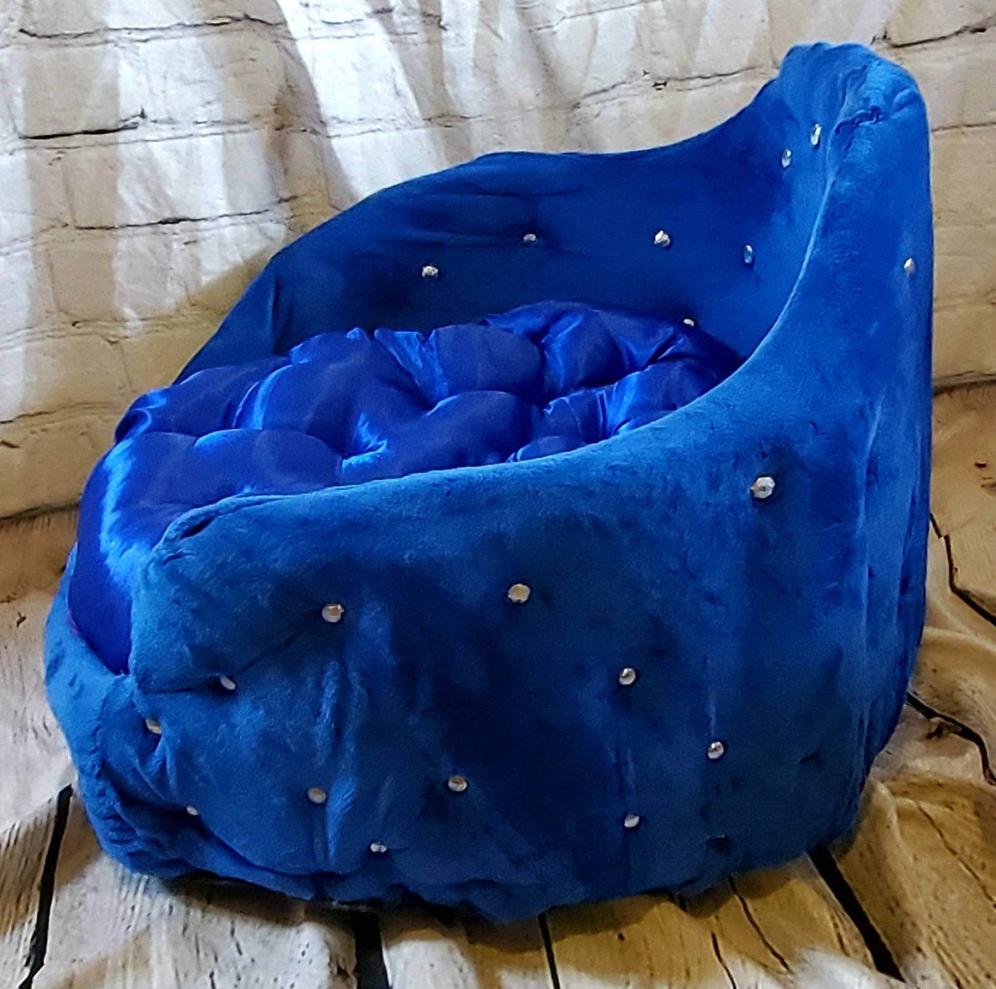 Round prince bed, luxury pet bed, diamond arclic luxury dog bed, Round bed with legs, cat dog pet bed, blue Round pet bed,