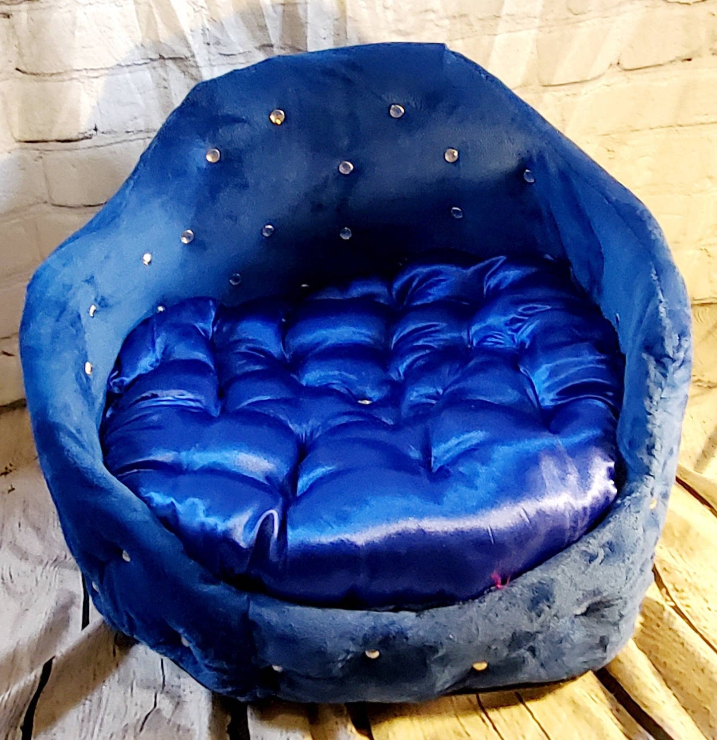 Round prince bed, luxury pet bed, diamond arclic luxury dog bed, Round bed with legs, cat dog pet bed, blue Round pet bed,