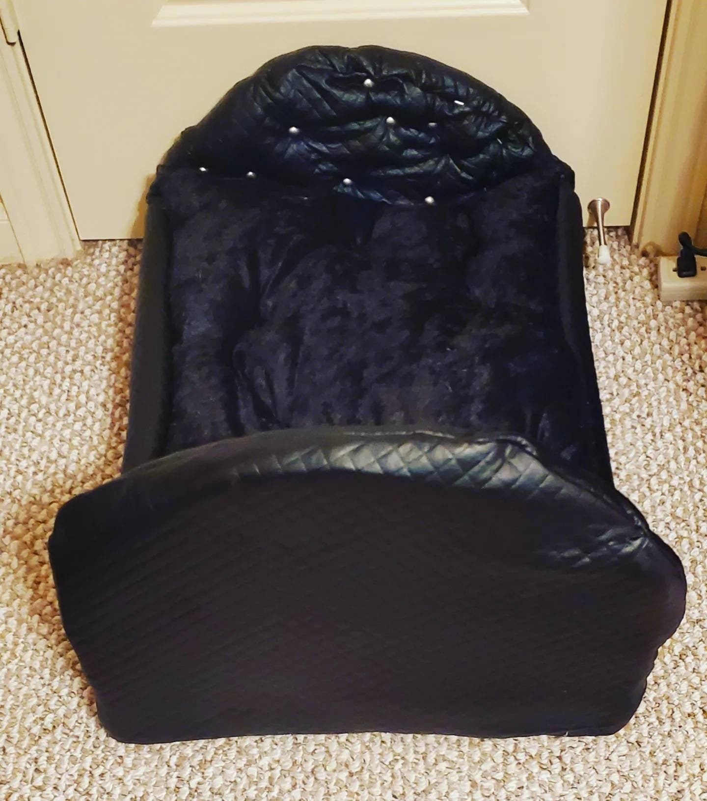 Pleather pet bed, leather pet bed, black luxury pet bed, leather dog bed, luxury pet beds, pleather dog bed, cat luxury bed