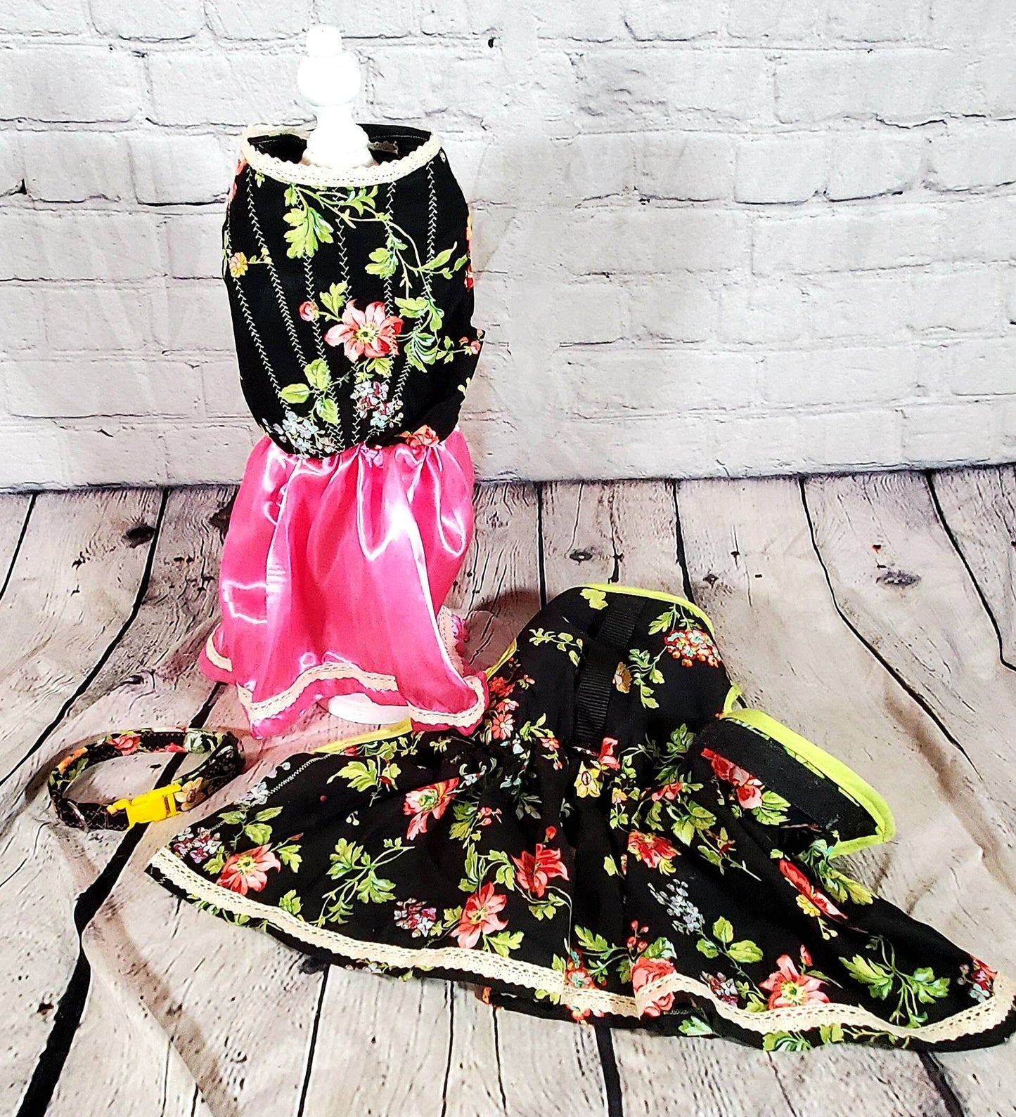 Flower dress harness, flower Pet dress, flower dog dress, spring pet dress, flower dress for pets, cat dress, harness dress
