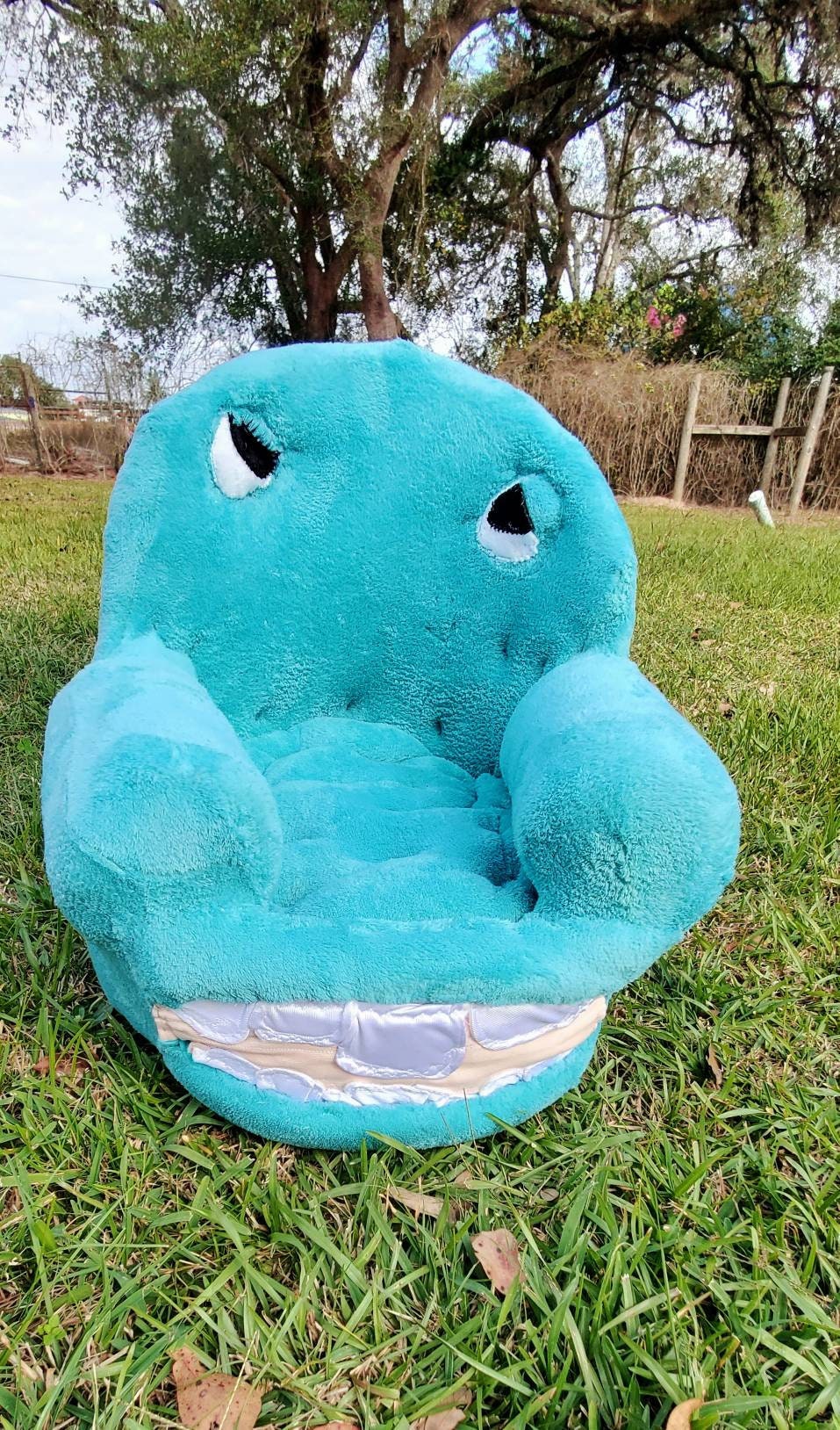 Chairry Pet Chair, Chairry dog chair, Pee Wee Hermann pet chair Pee Wee Hermann dog bed, Chairry PeeWee pet bed, luxury pet bed