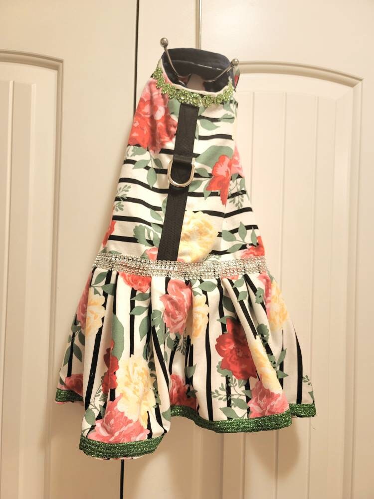 Flower Pet harness dress, flower dog harness dress, flower Pet dress, flower dog dress, flower cat dress, harness Pet dresses, dog harness