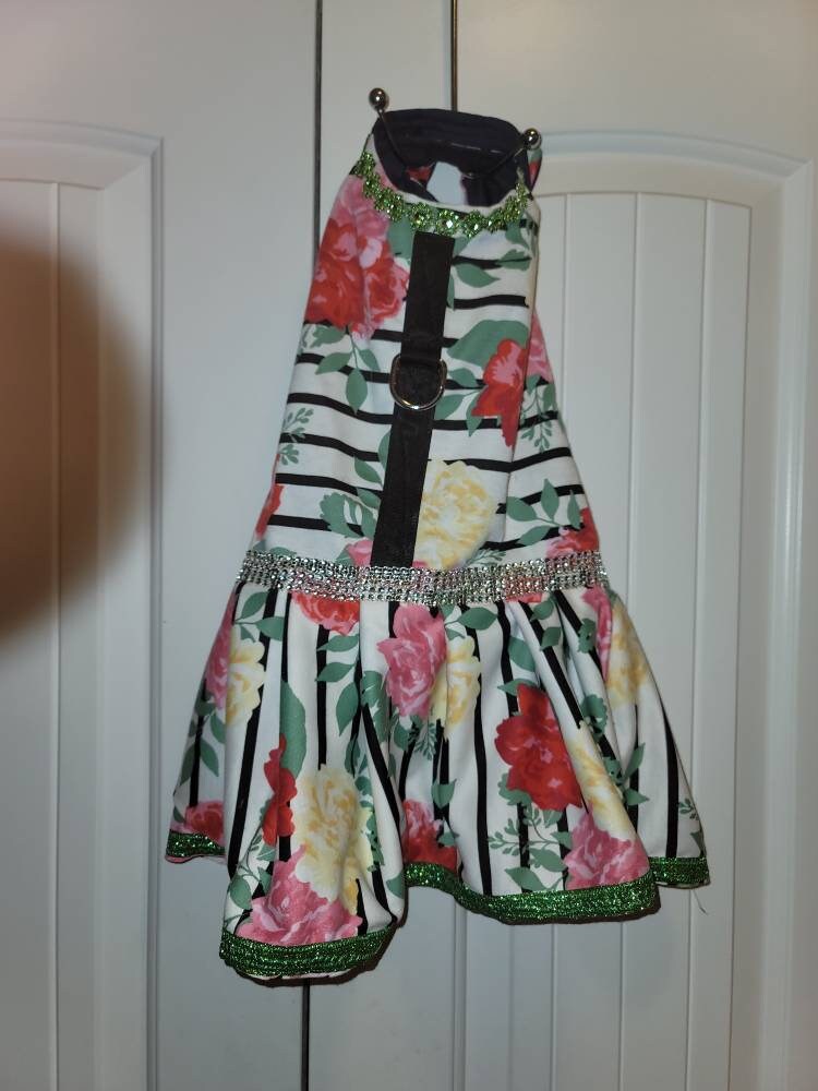 Flower Pet harness dress, flower dog harness dress, flower Pet dress, flower dog dress, flower cat dress, harness Pet dresses, dog harness