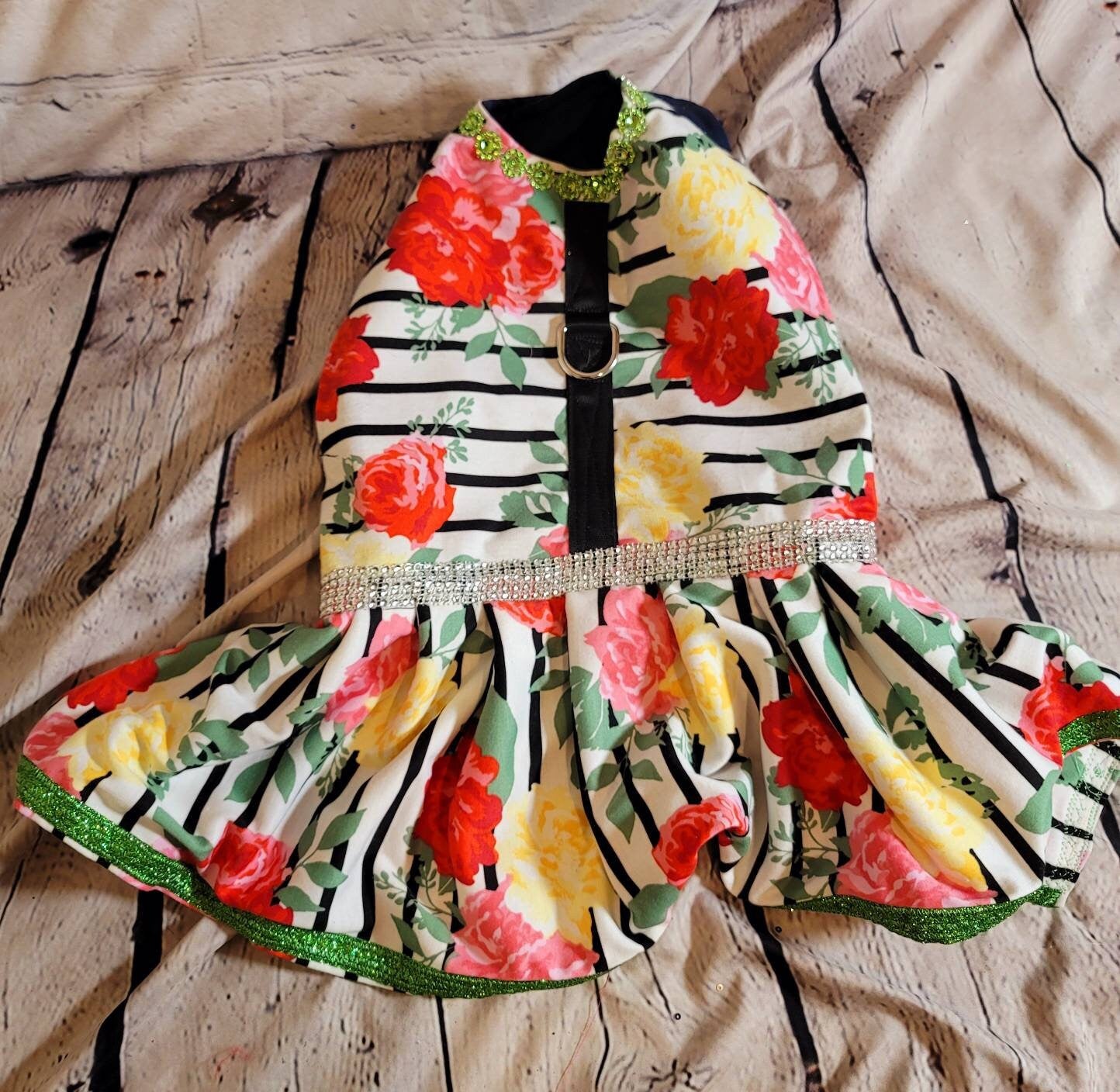 Flower Pet harness dress, flower dog harness dress, flower Pet dress, flower dog dress, flower cat dress, harness Pet dresses, dog harness