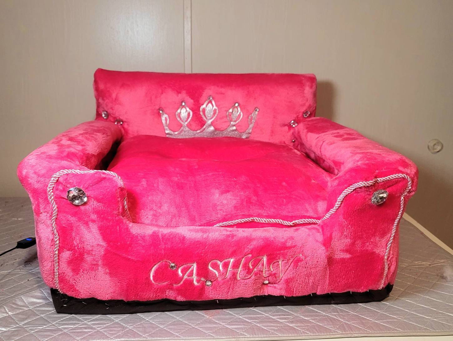Personalize embroidered pet bed, crown personalize pet bed, pink dog bed