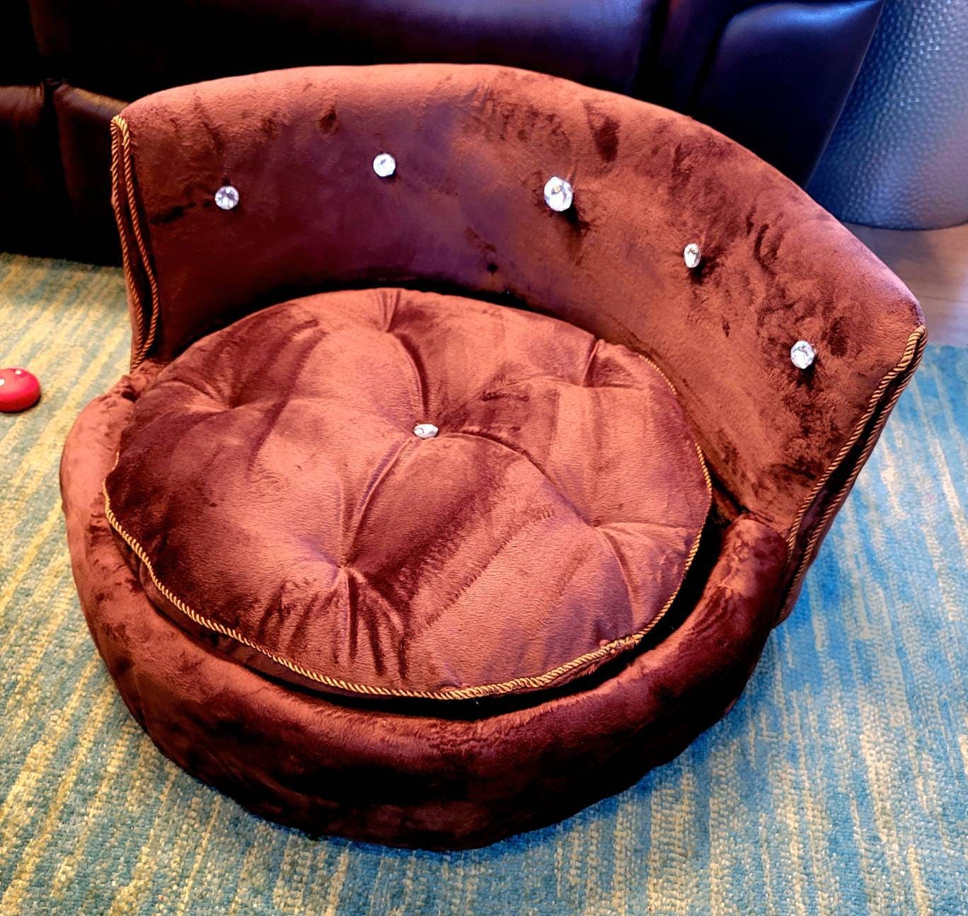 Round high back luxury pet chair, diamond pet chair, Round dog bed, Round pet bed, pet bed, pet couch luxury, Round pet sofa, pet furniture