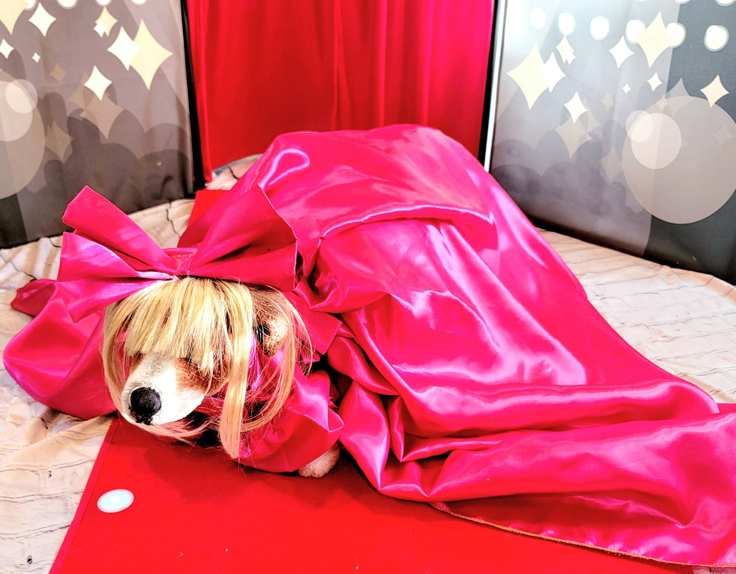- Lady Gaga pink pet costume, lady gaga dog costume, mutt gala pet costume, Lady Gaga pet Halloween costume, pet mett gala replica