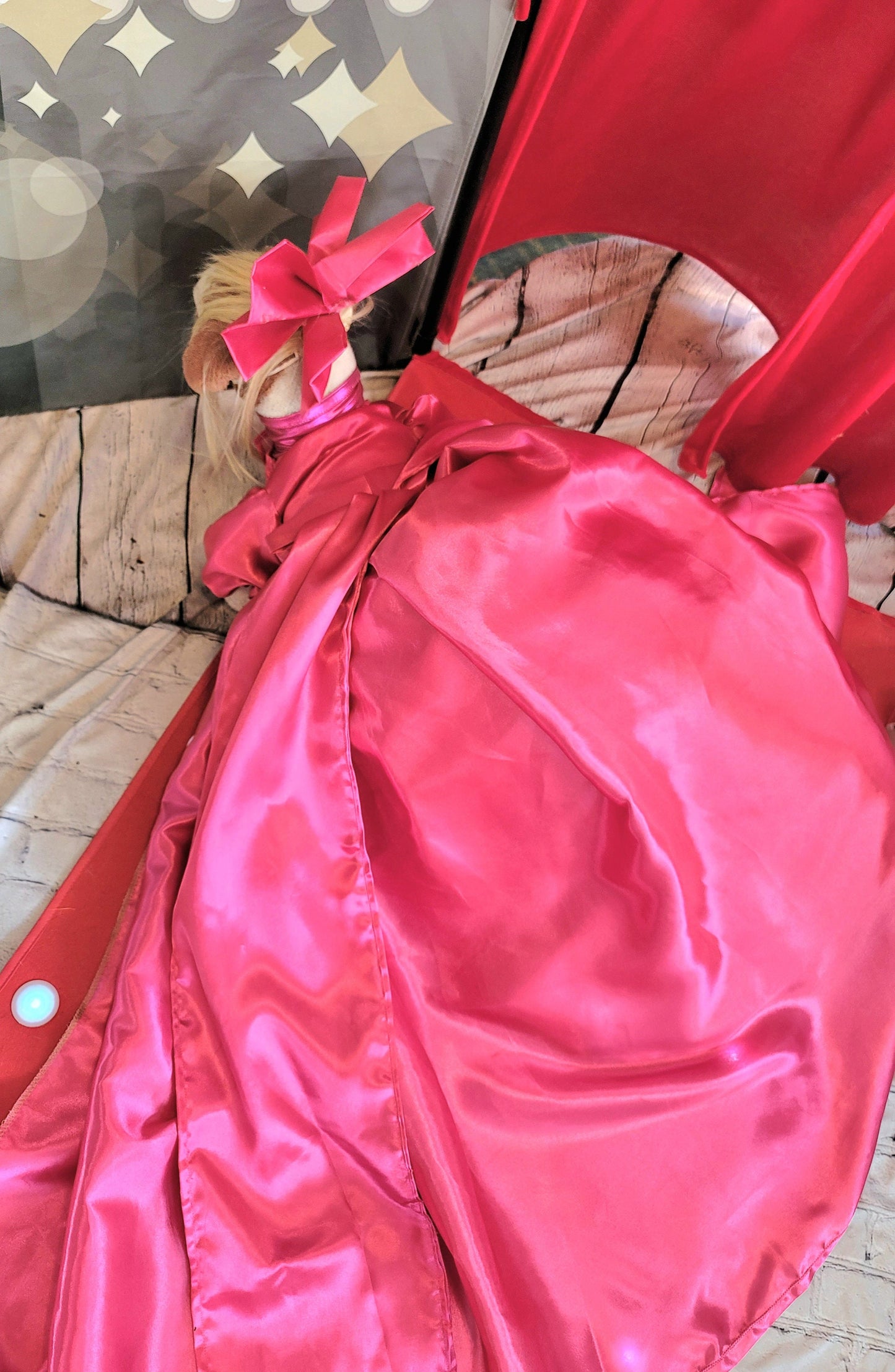 - Lady Gaga pink pet costume, lady gaga dog costume, mutt gala pet costume, Lady Gaga pet Halloween costume, pet mett gala replica
