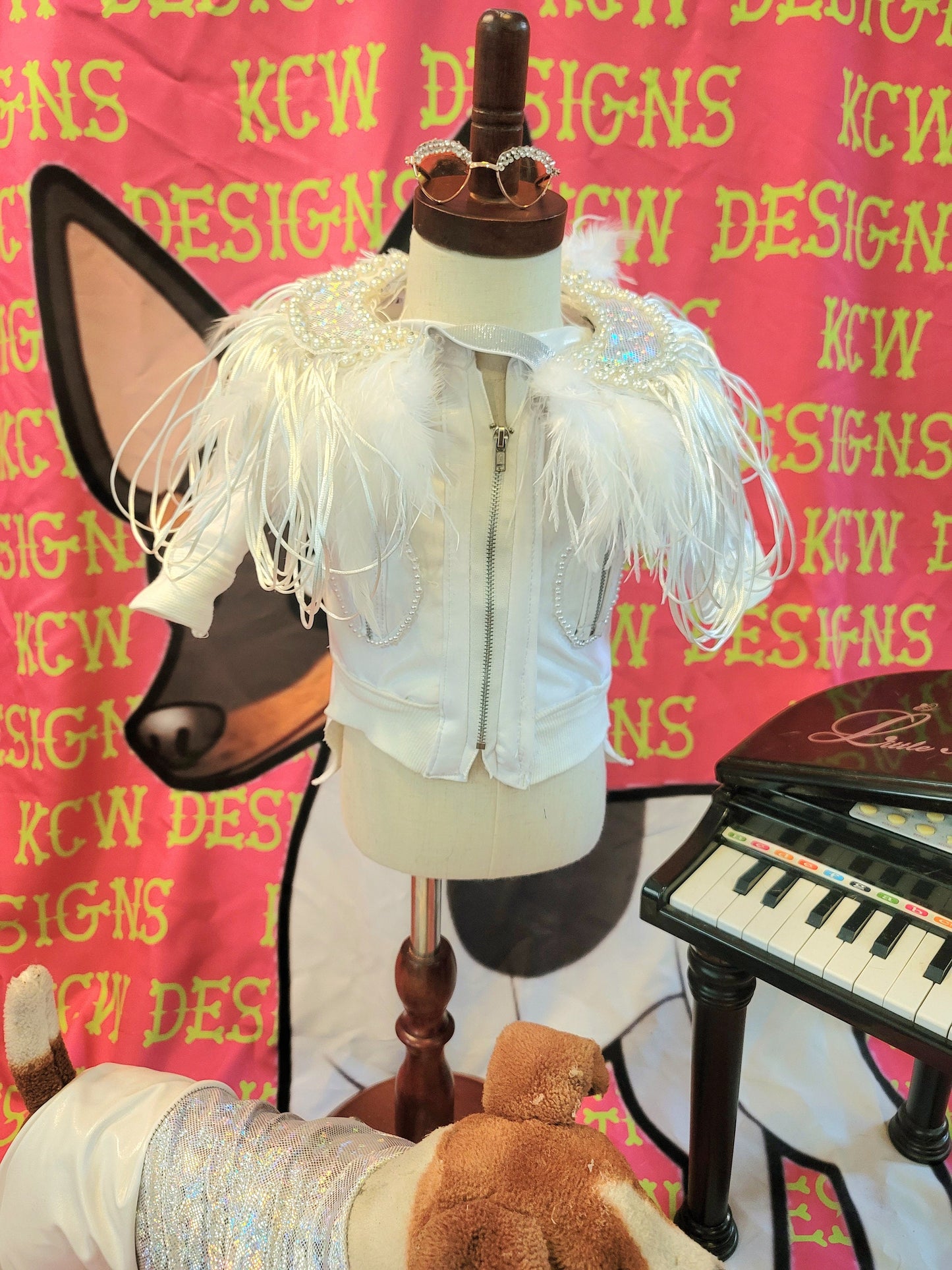 - Pet Elton John replica white feather Pet Costume, Elton John white feather dog costume, iconic white feather Elton John Pet Costume, Elton cat