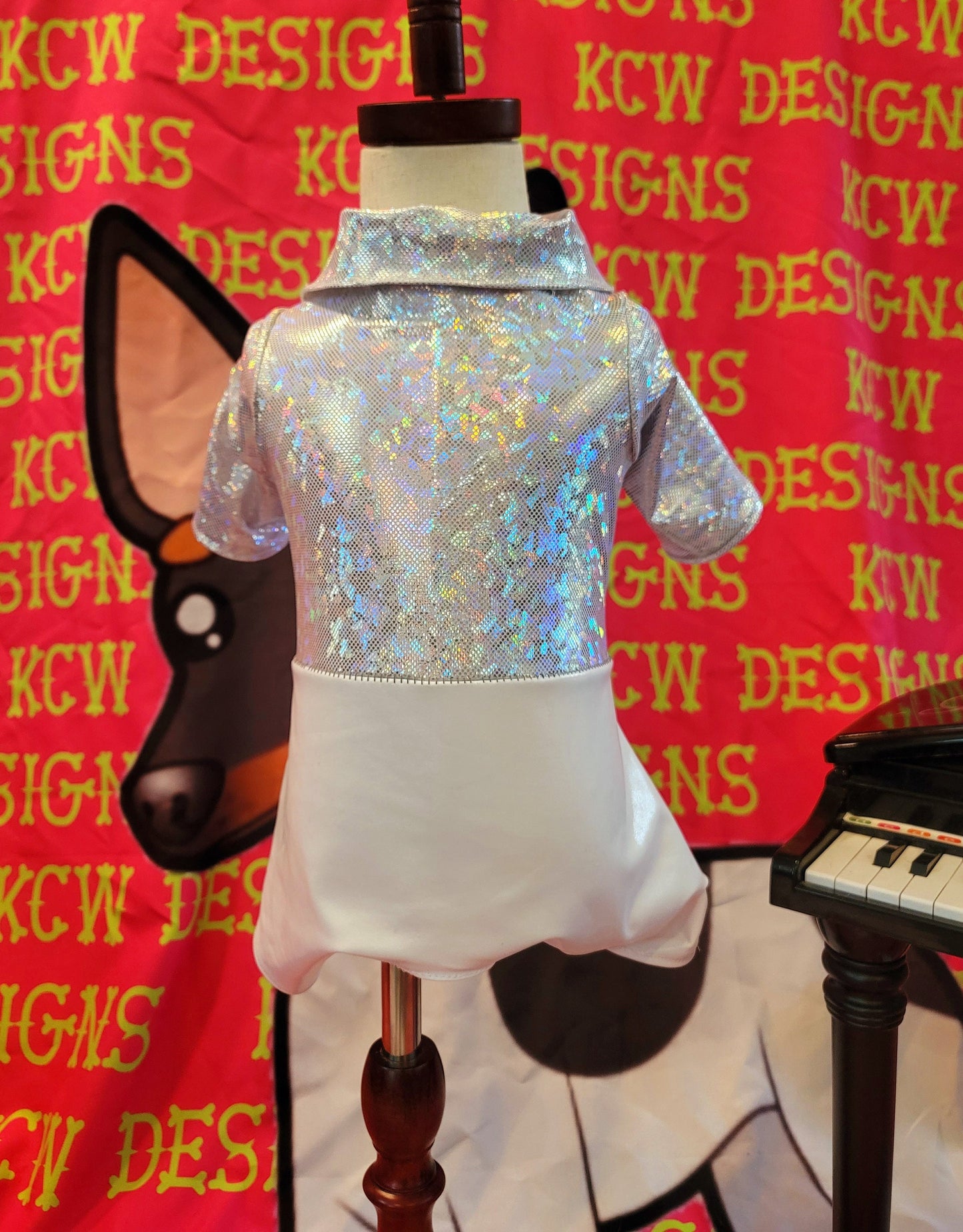 - Pet Elton John replica white feather Pet Costume, Elton John white feather dog costume, iconic white feather Elton John Pet Costume, Elton cat