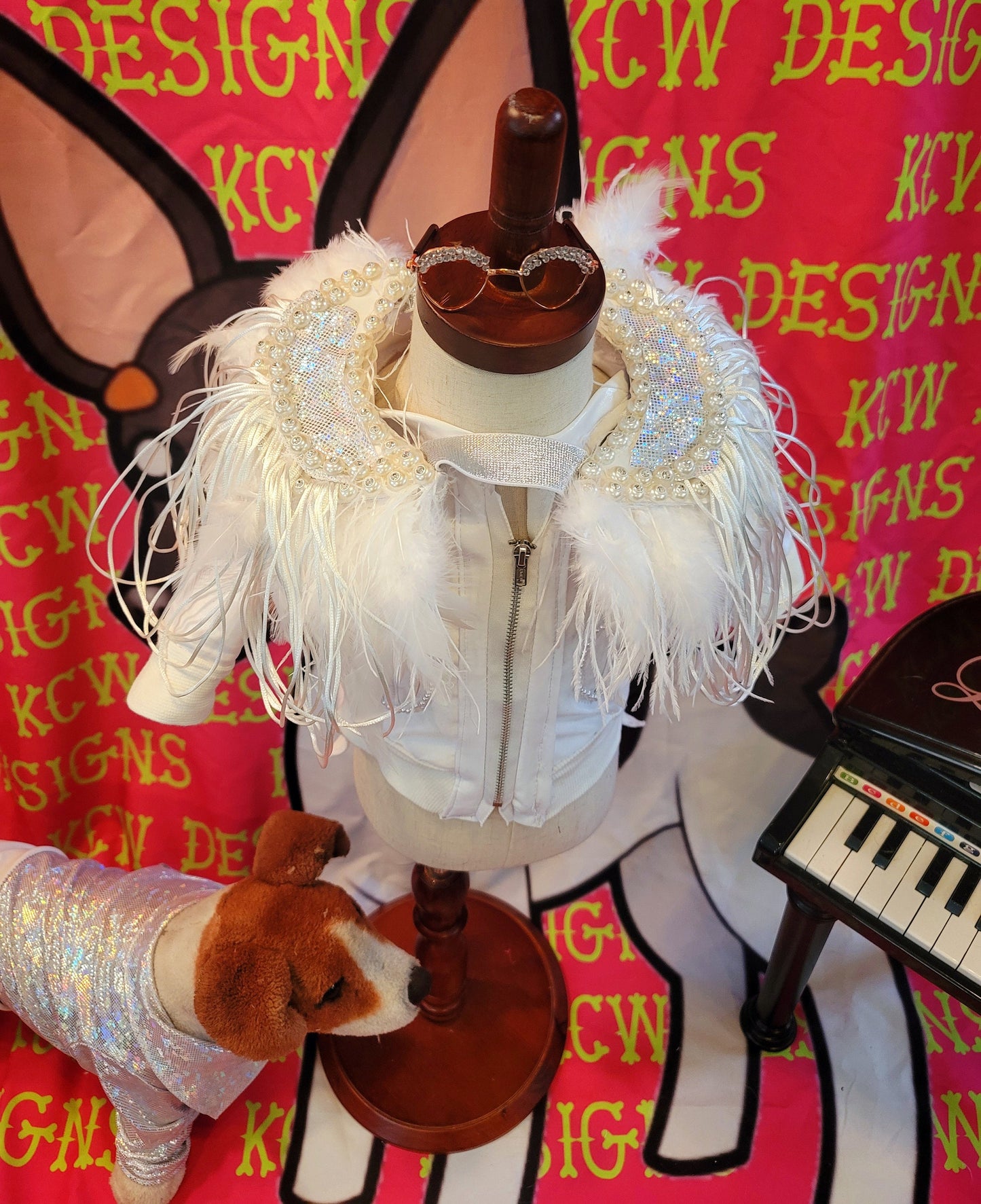 - Pet Elton John replica white feather Pet Costume, Elton John white feather dog costume, iconic white feather Elton John Pet Costume, Elton cat