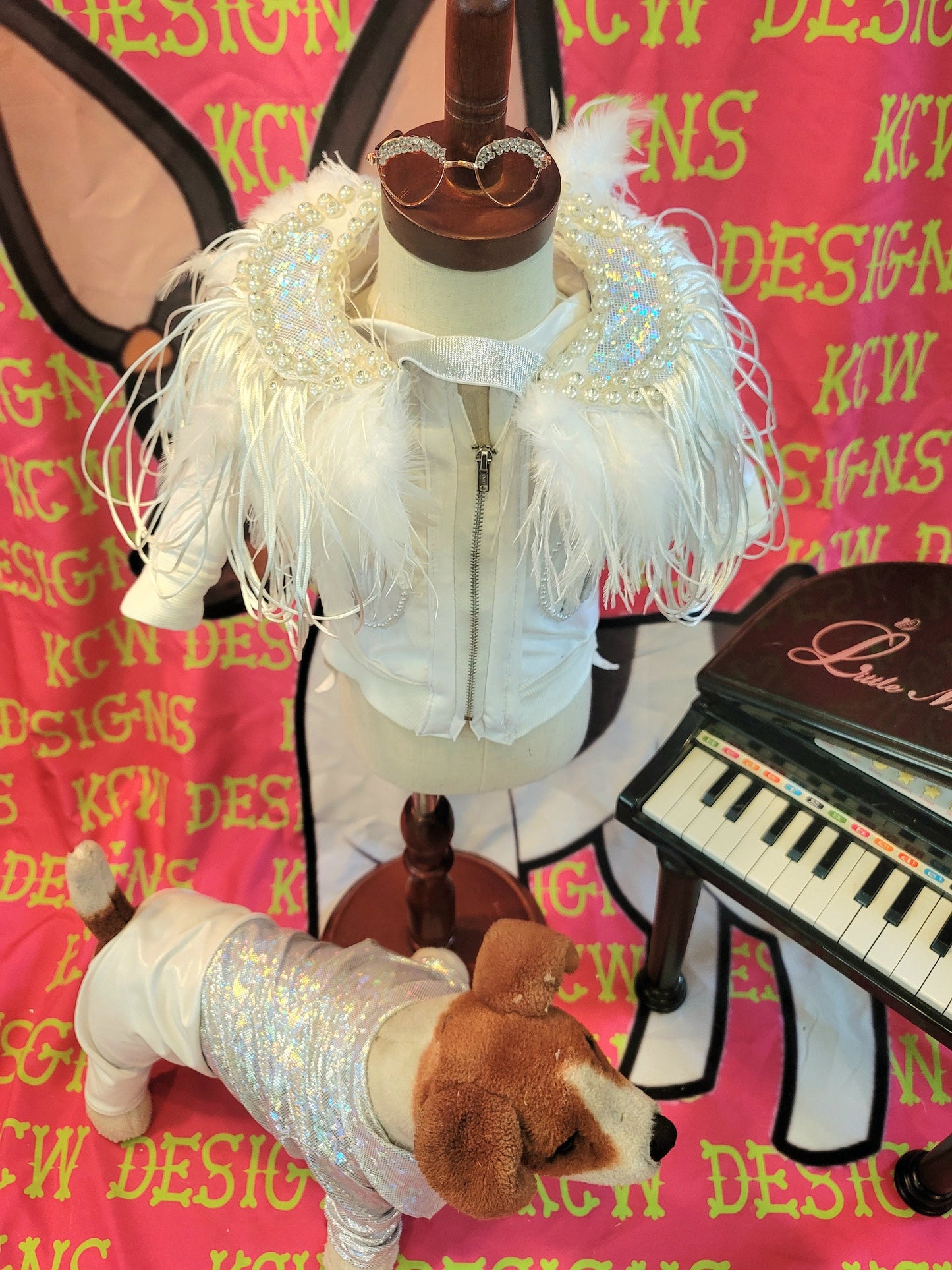 - Pet Elton John replica white feather Pet Costume, Elton John white feather dog costume, iconic white feather Elton John Pet Costume, Elton cat
