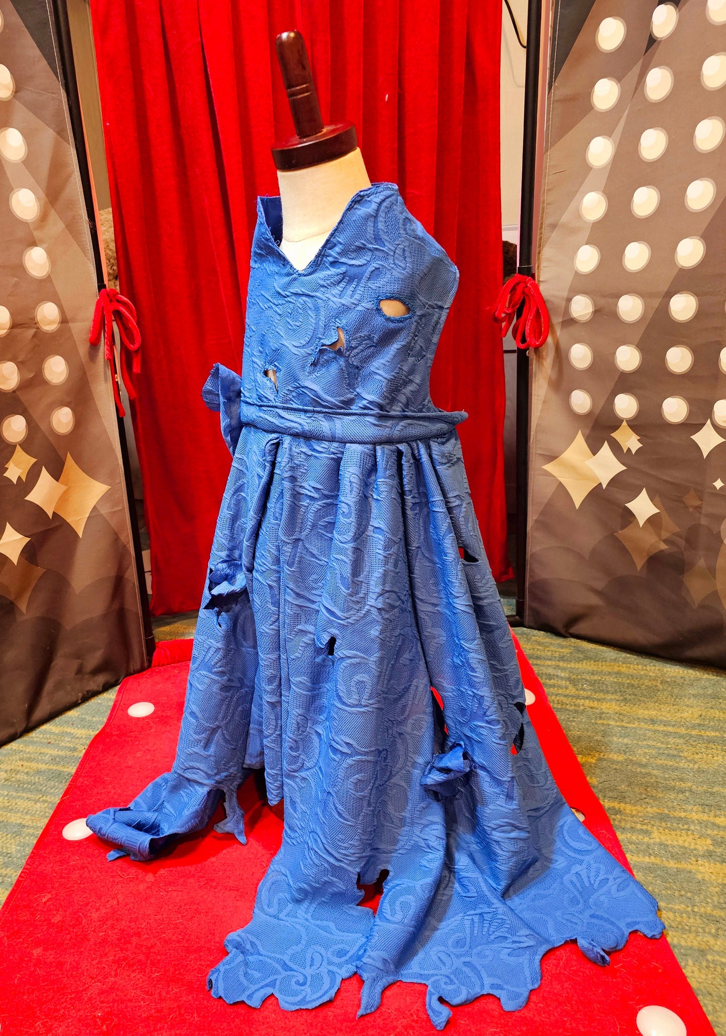 Blue Taylor Era's pet premiere dress, Taylor Swift pet blue premiere dress, Taylor dog premiere dress, blue flower pet dress, Era's tour pet