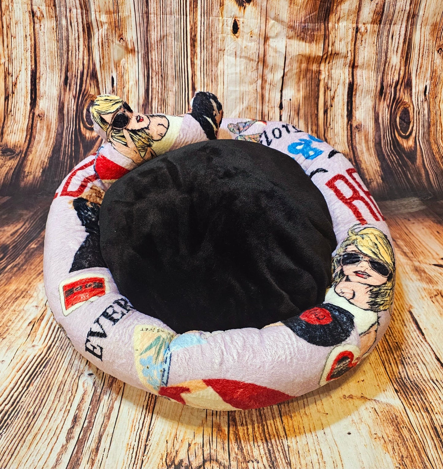 Taylor Swift round pet bed, Taylor Swift round dog bed, Taylor Swift round cat bed, Taylor Swift pet travel bed, Taylor Swift pet bed