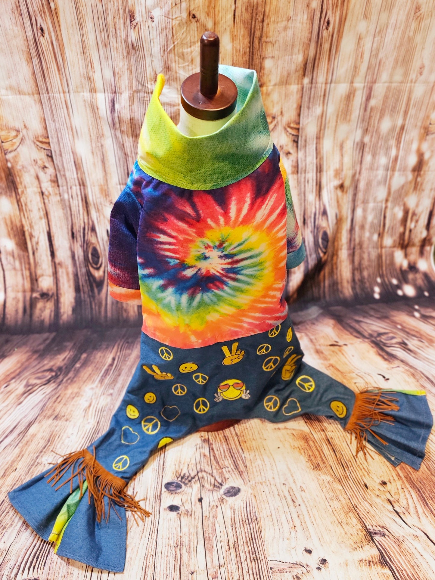 - Hippie pet costume, 70s pet costume