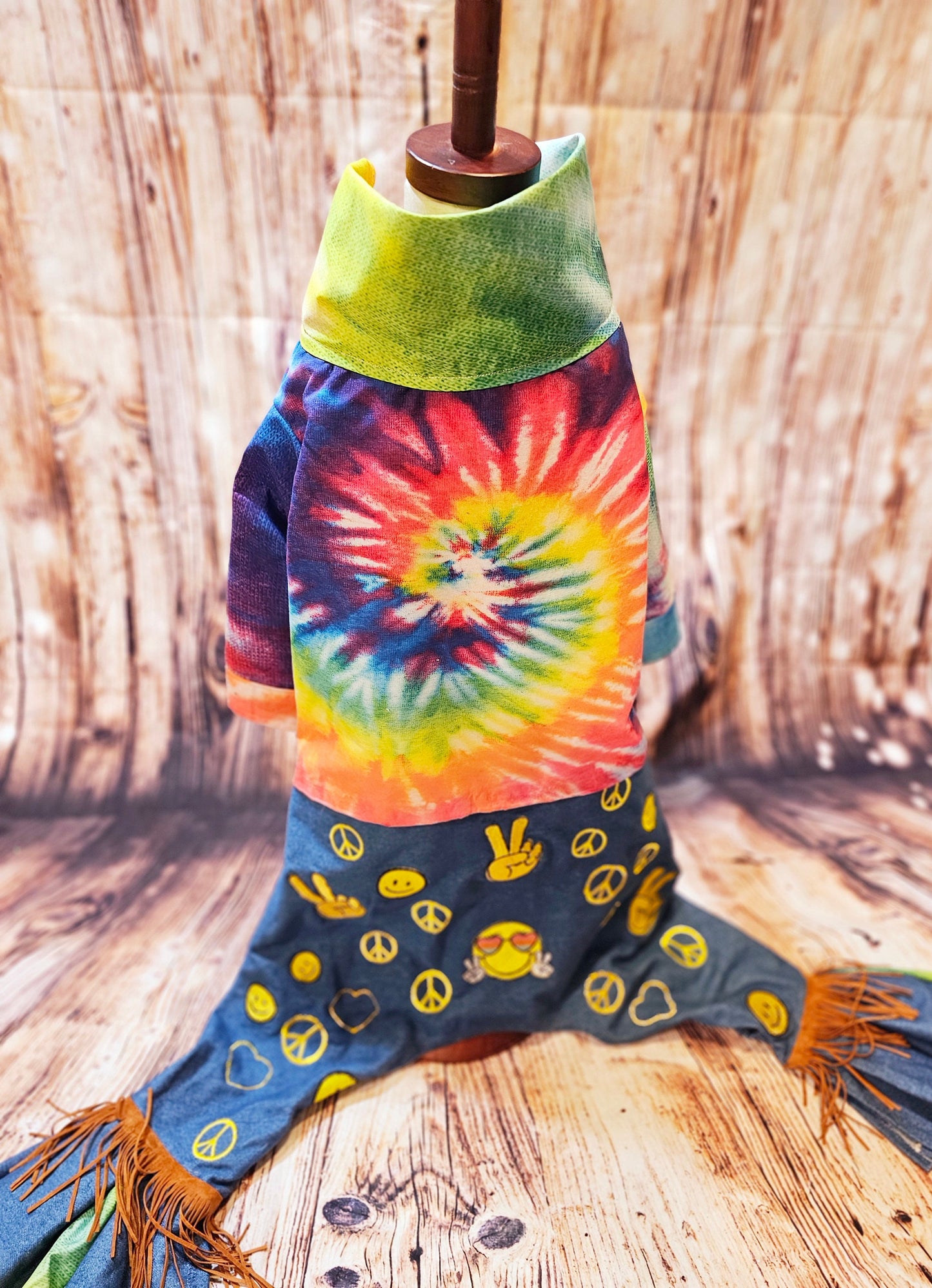 - Hippie pet costume, 70s pet costume