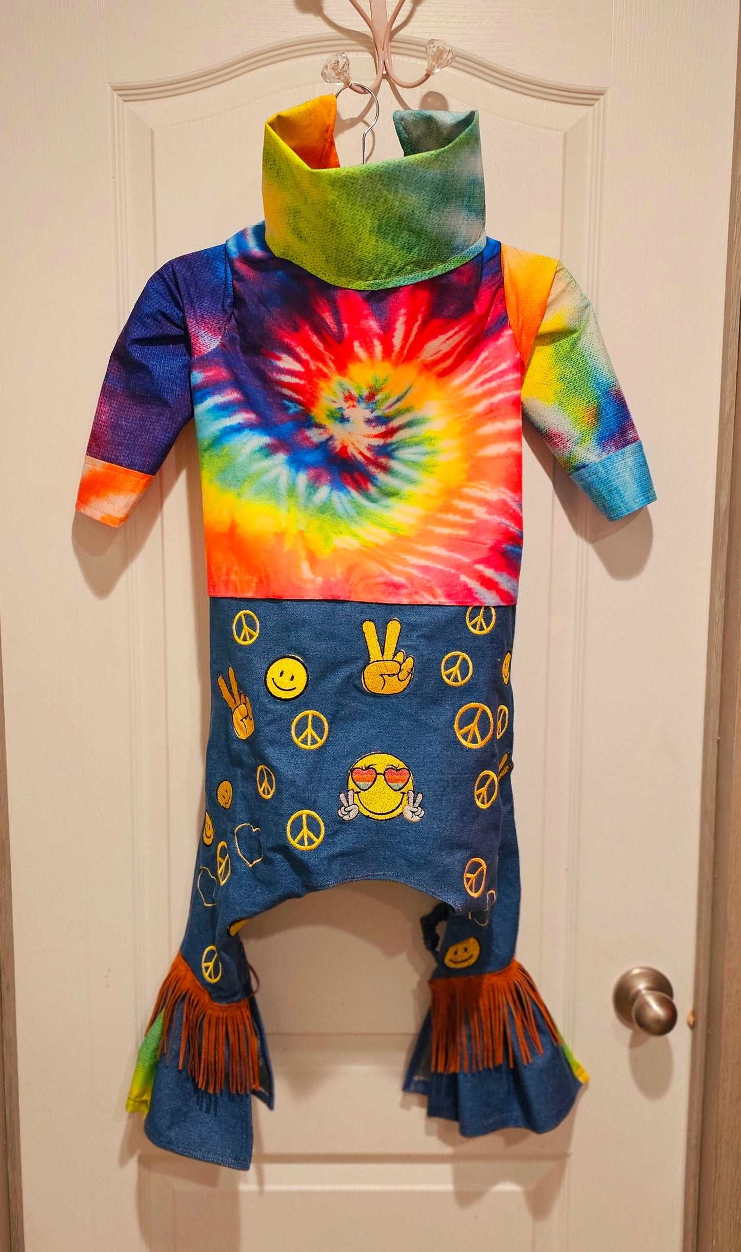 - Hippie pet costume, 70s pet costume