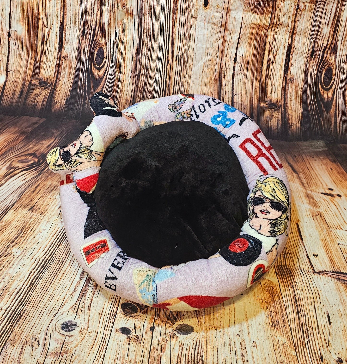 Taylor Swift round pet bed, Taylor Swift round dog bed, Taylor Swift round cat bed, Taylor Swift pet travel bed, Taylor Swift pet bed