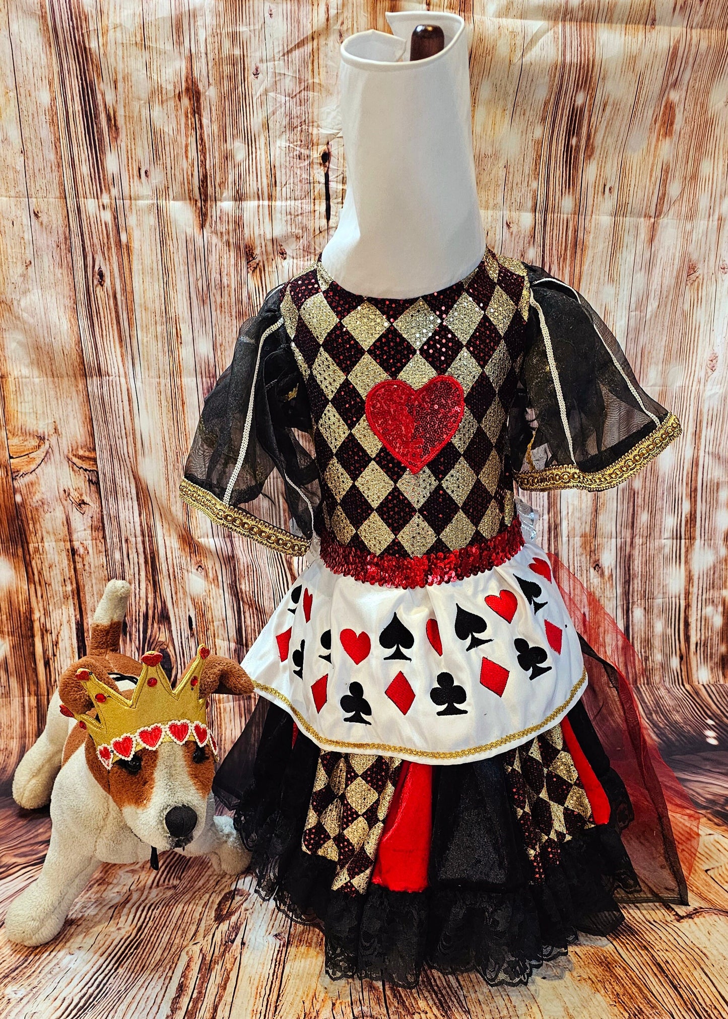 - Queen of Hearts sequin pet costume