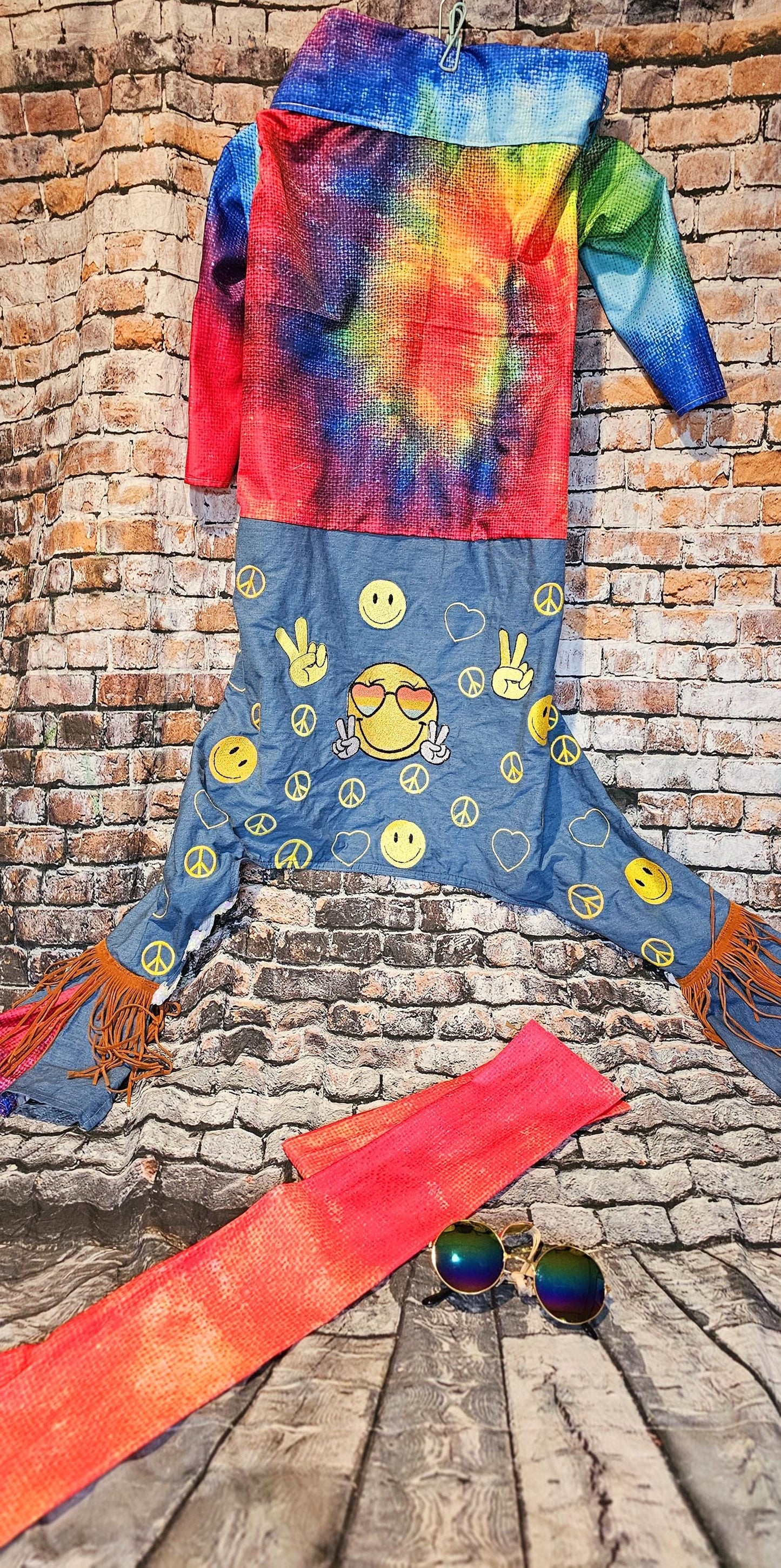 - Hippie pet costume, 70s pet costume