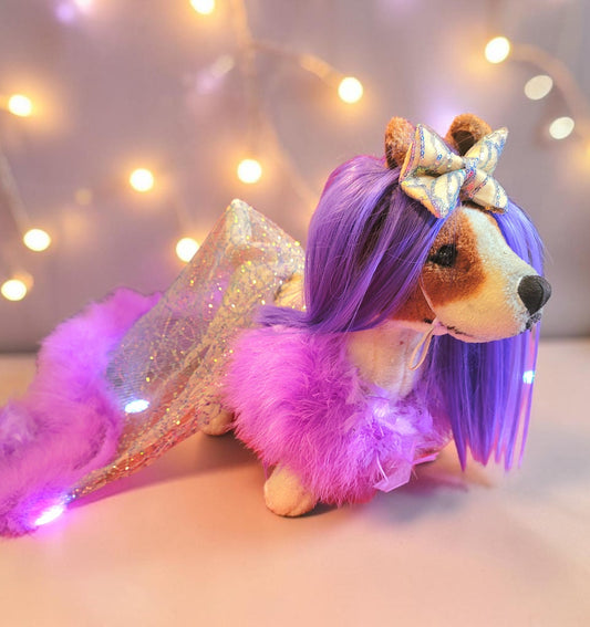 Kylie Jenner Met Gala pet costume, Kylie Jenner purple feather pet costume, met gala pet costume