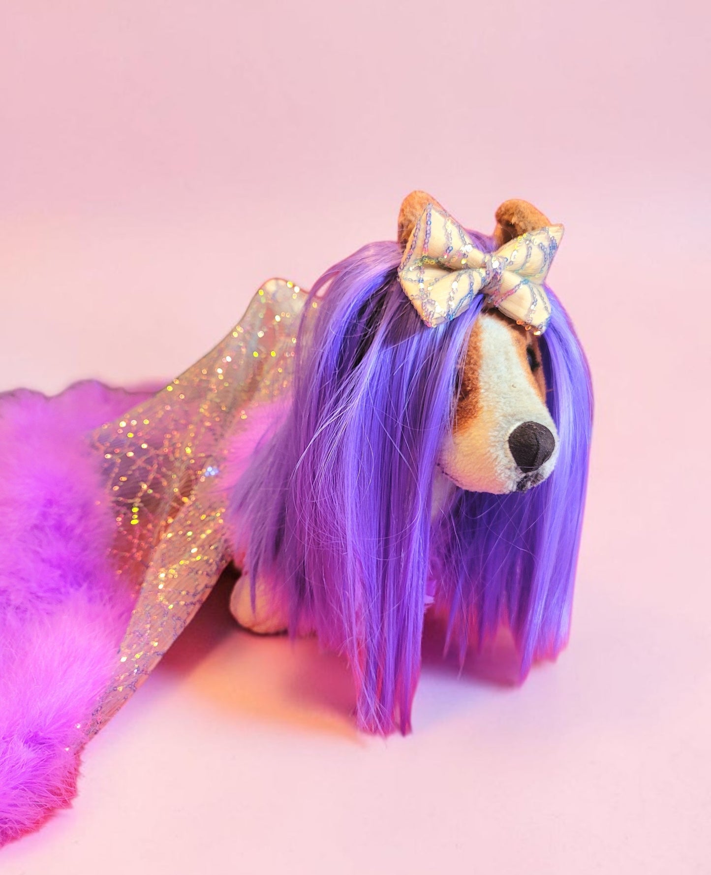 Kylie Jenner Met Gala pet costume, Kylie Jenner purple feather pet costume, met gala pet costume
