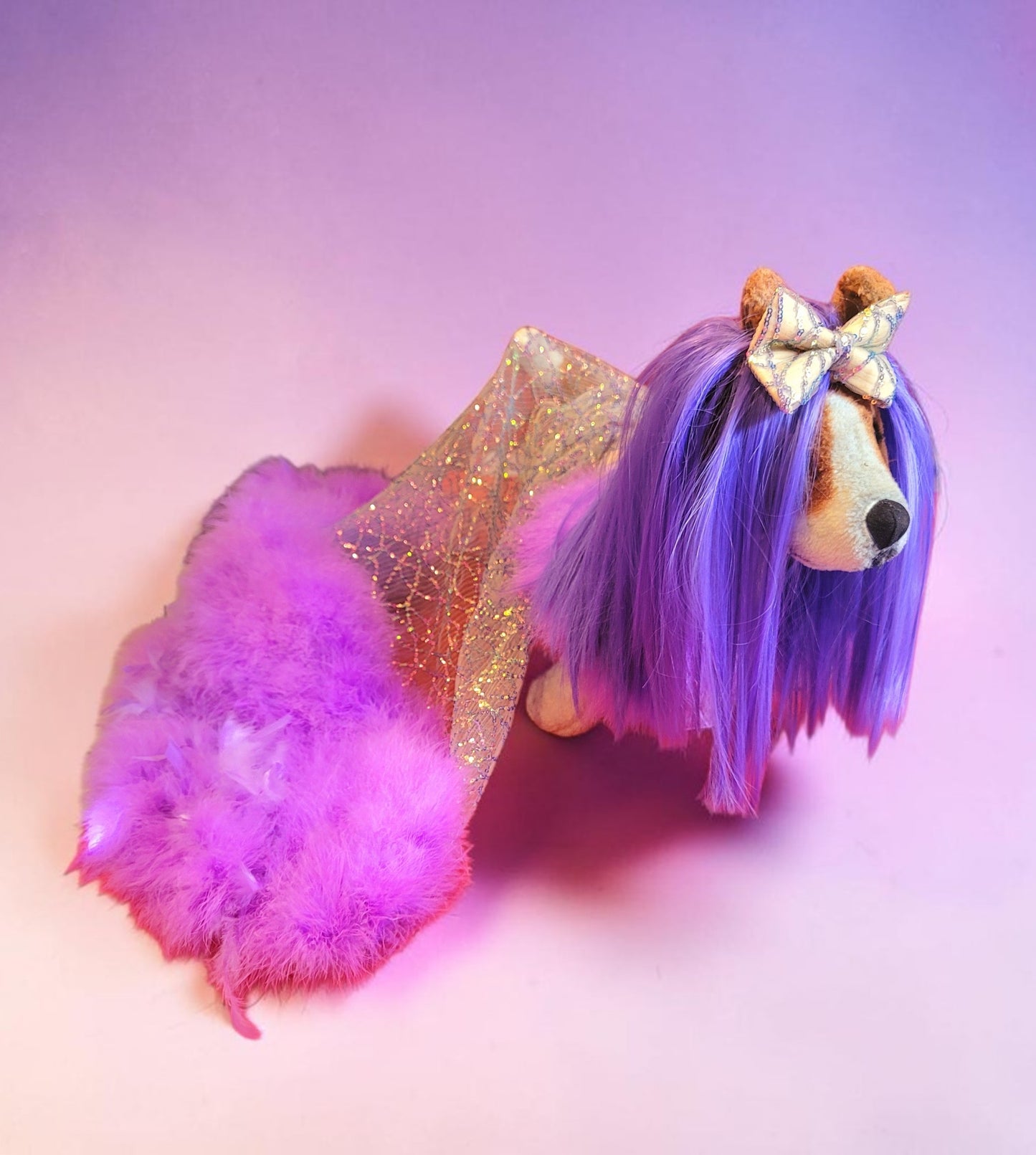 Kylie Jenner Met Gala pet costume, Kylie Jenner purple feather pet costume, met gala pet costume