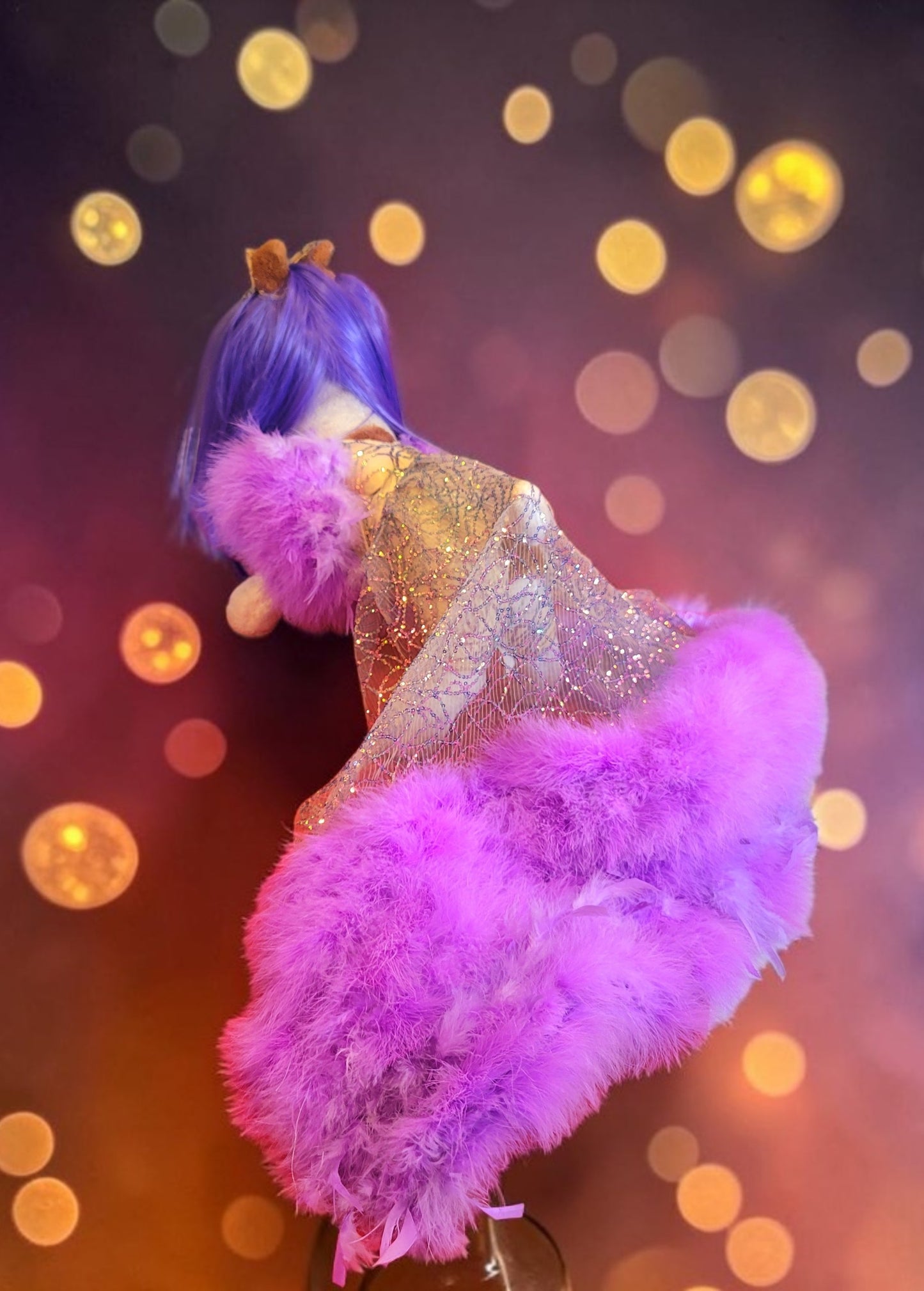 Kylie Jenner Met Gala pet costume, Kylie Jenner purple feather pet costume, met gala pet costume