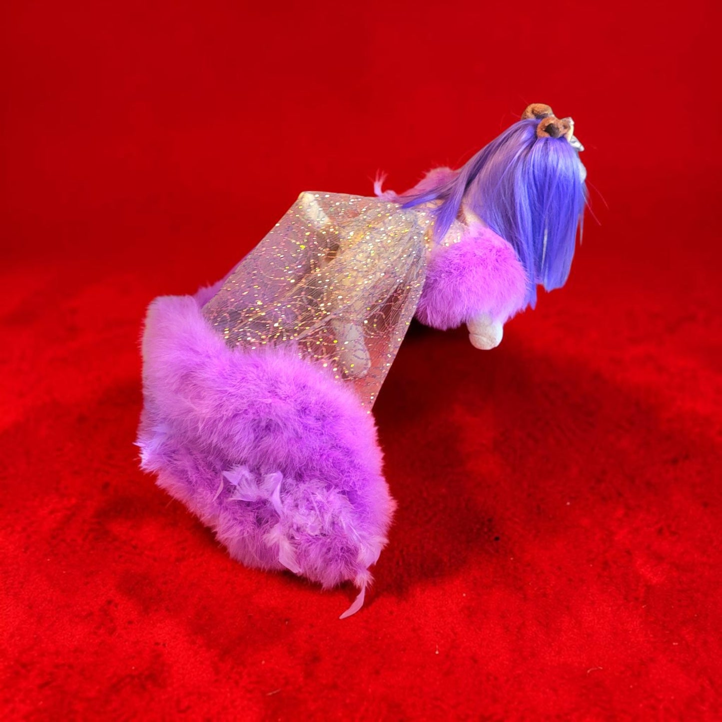 Kylie Jenner Met Gala pet costume, Kylie Jenner purple feather pet costume, met gala pet costume