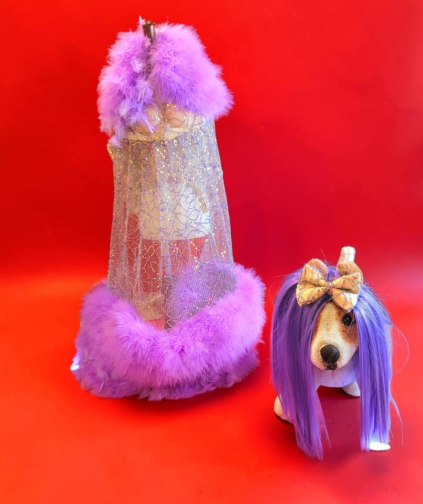 Kylie Jenner Met Gala pet costume, Kylie Jenner purple feather pet costume, met gala pet costume