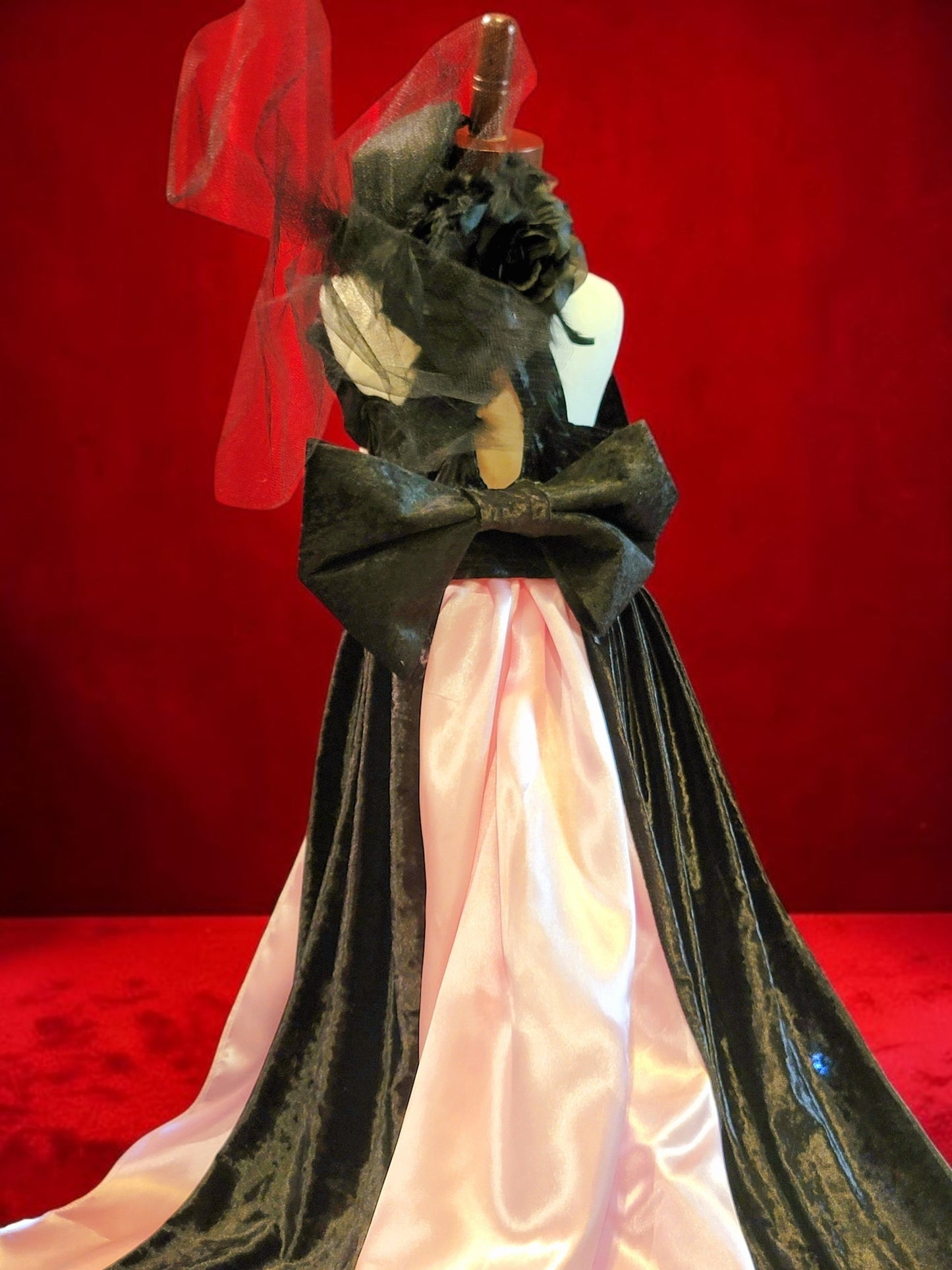 J-Lo pet cutout dress, J-Lo pet costume, J-Lo dog costume, Mutt gala pet costume, Jennifer Lopez pet costume