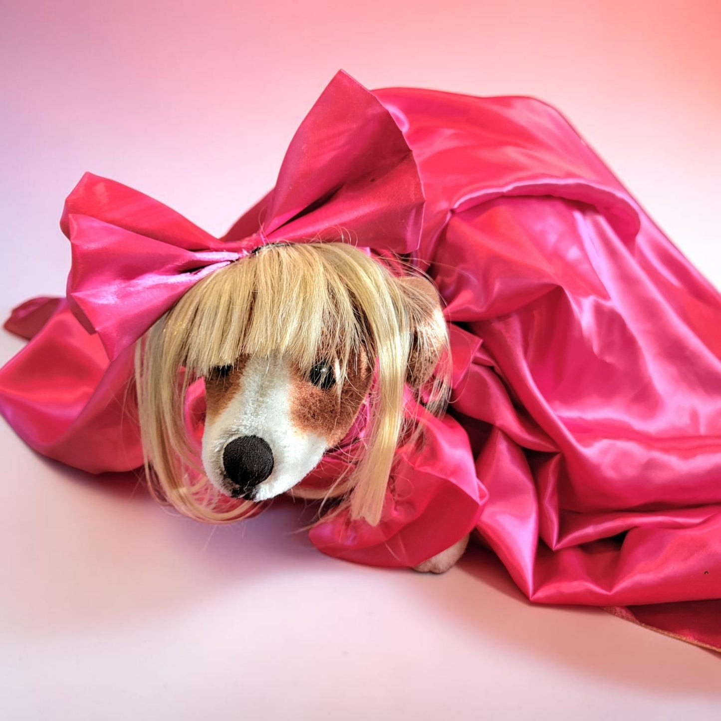 Lady Gaga pink pet costume, lady gaga dog costume, mutt gala pet costume, Lady Gaga pet Halloween costume, pet mett gala replica