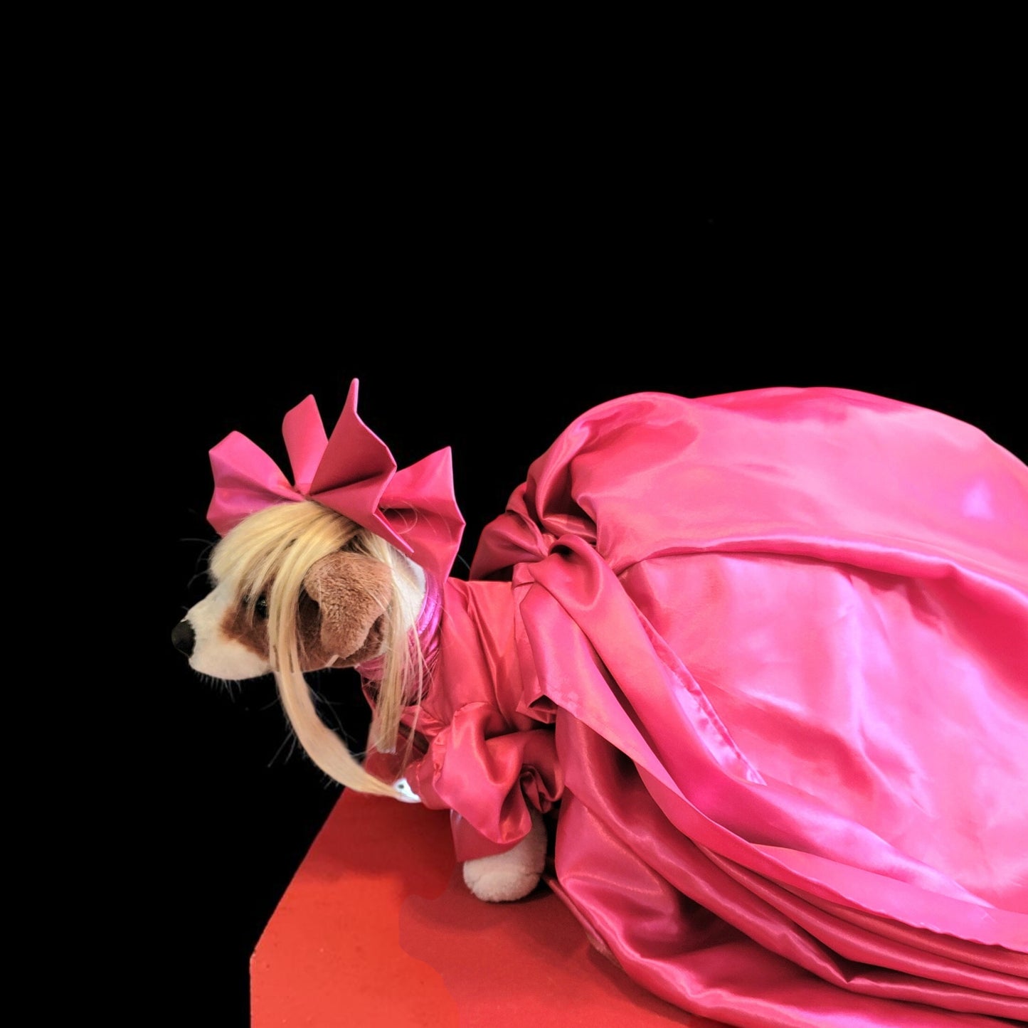 Lady Gaga pink pet costume, lady gaga dog costume, mutt gala pet costume, Lady Gaga pet Halloween costume, pet mett gala replica