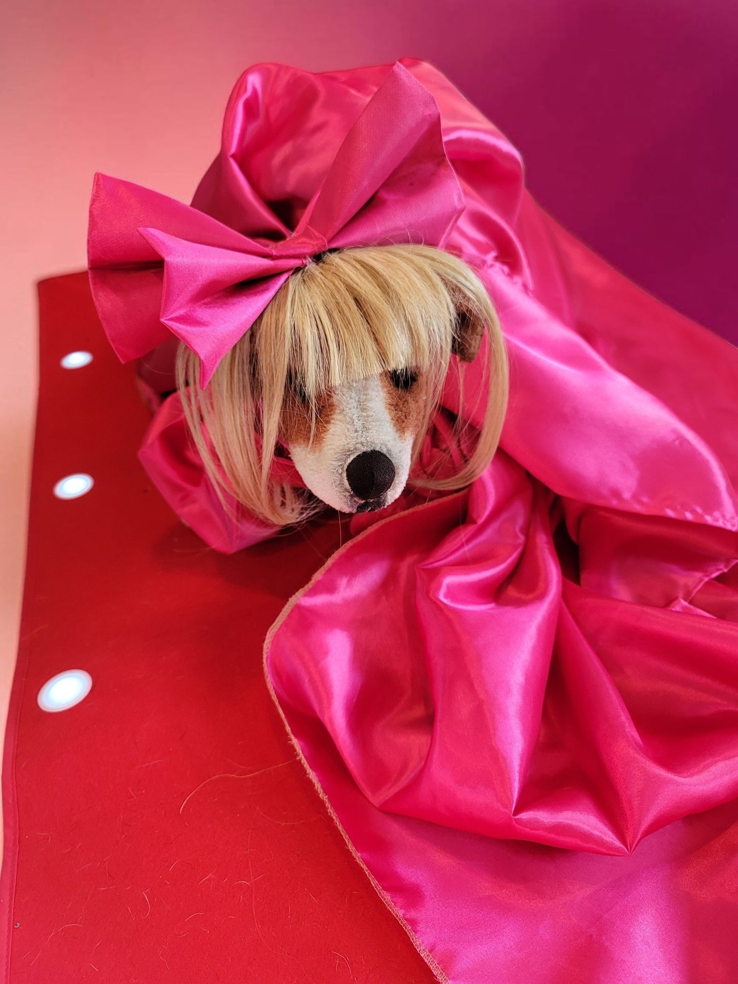 Lady Gaga pink pet costume, lady gaga dog costume, mutt gala pet costume, Lady Gaga pet Halloween costume, pet mett gala replica