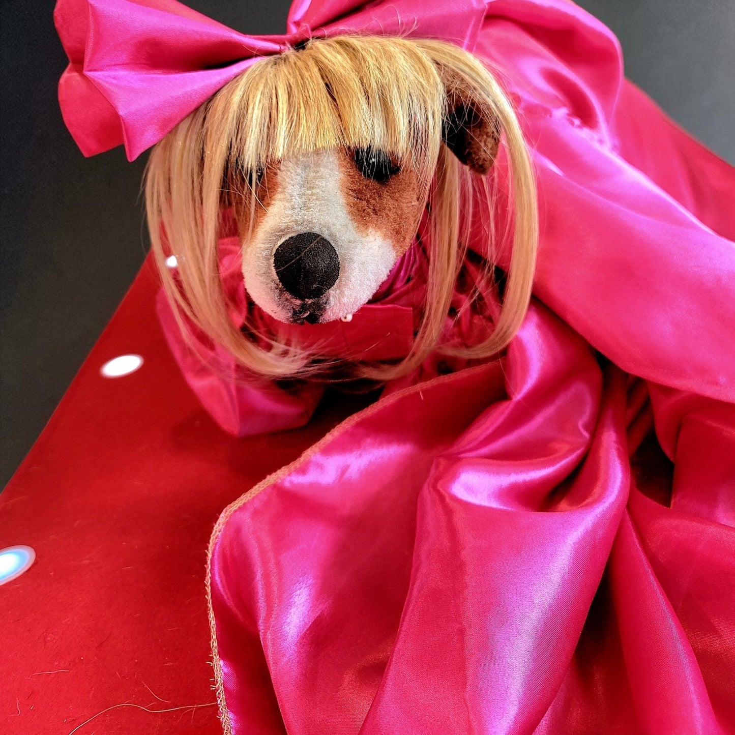 Lady Gaga pink pet costume, lady gaga dog costume, mutt gala pet costume, Lady Gaga pet Halloween costume, pet mett gala replica