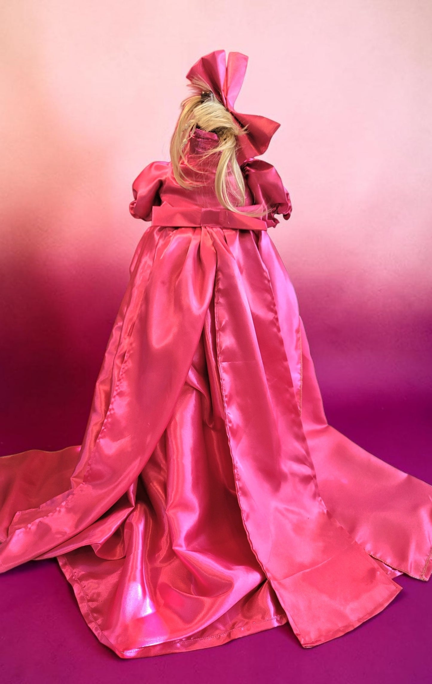 Lady Gaga pink pet costume, lady gaga dog costume, mutt gala pet costume, Lady Gaga pet Halloween costume, pet mett gala replica