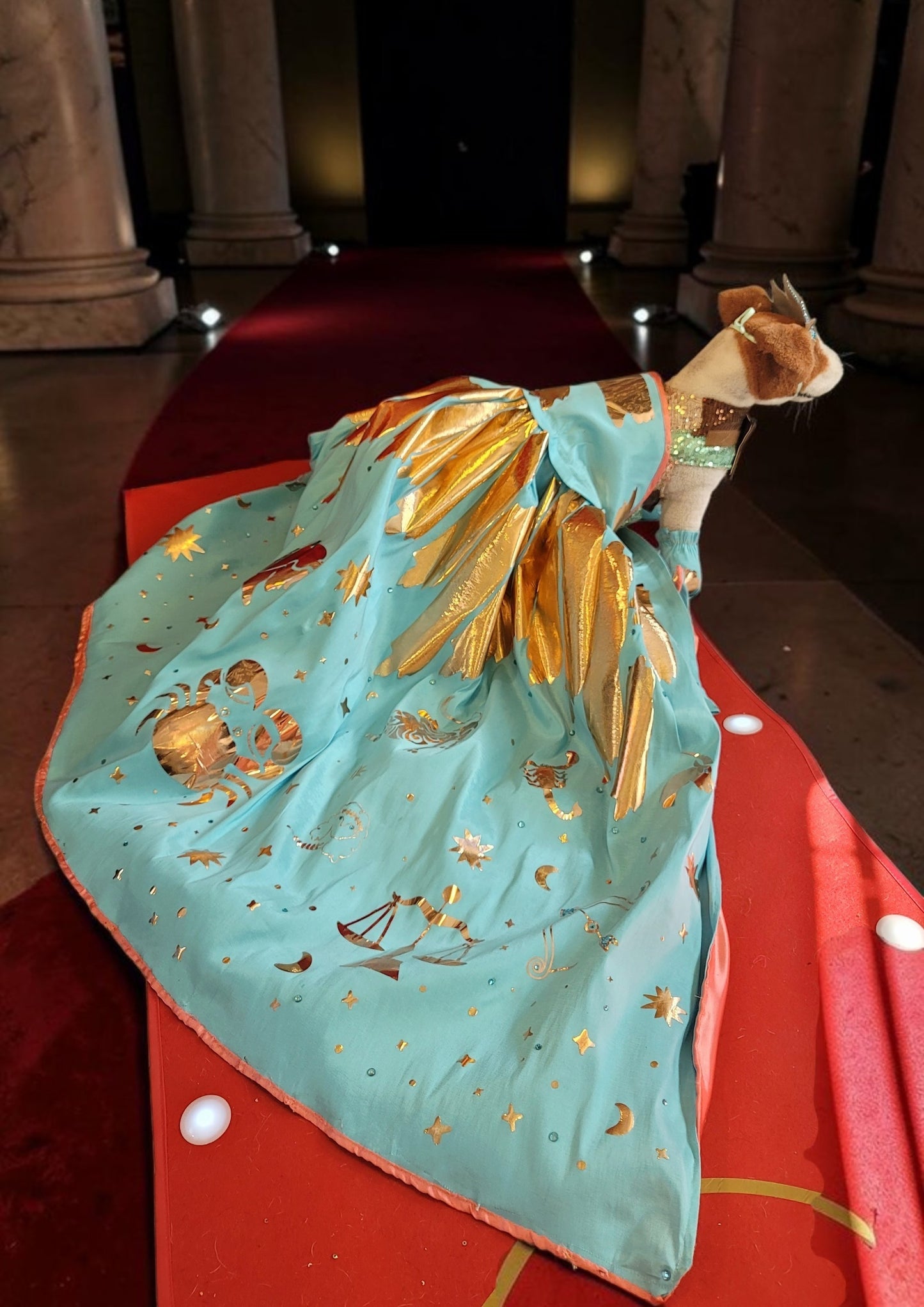 Statue liberty pet dress, empire state pet dress, blake lively new York pet dress, mutt gala pet costume, blake lively dog costume