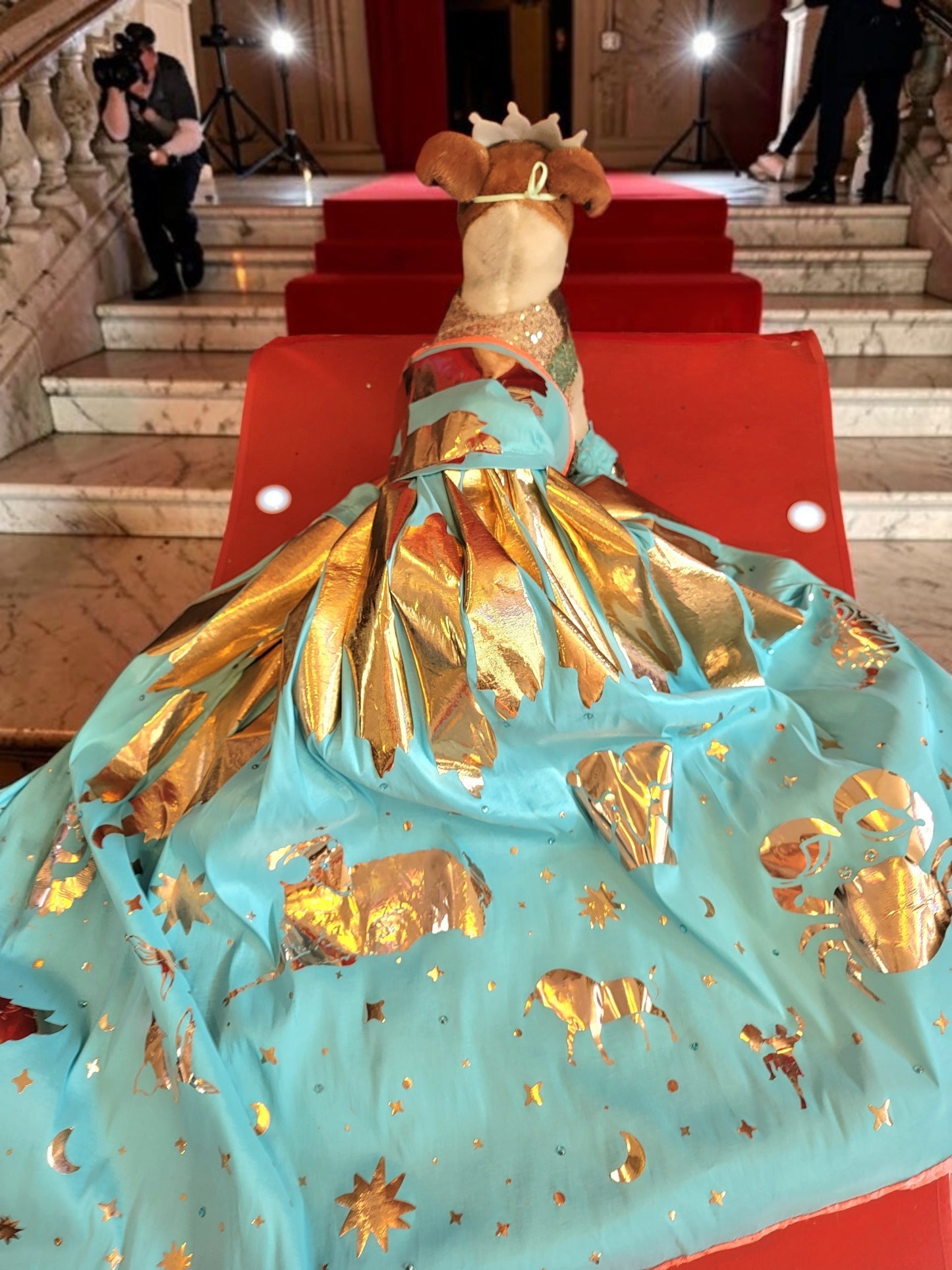 Statue liberty pet dress, empire state pet dress, blake lively new York pet dress, mutt gala pet costume, blake lively dog costume