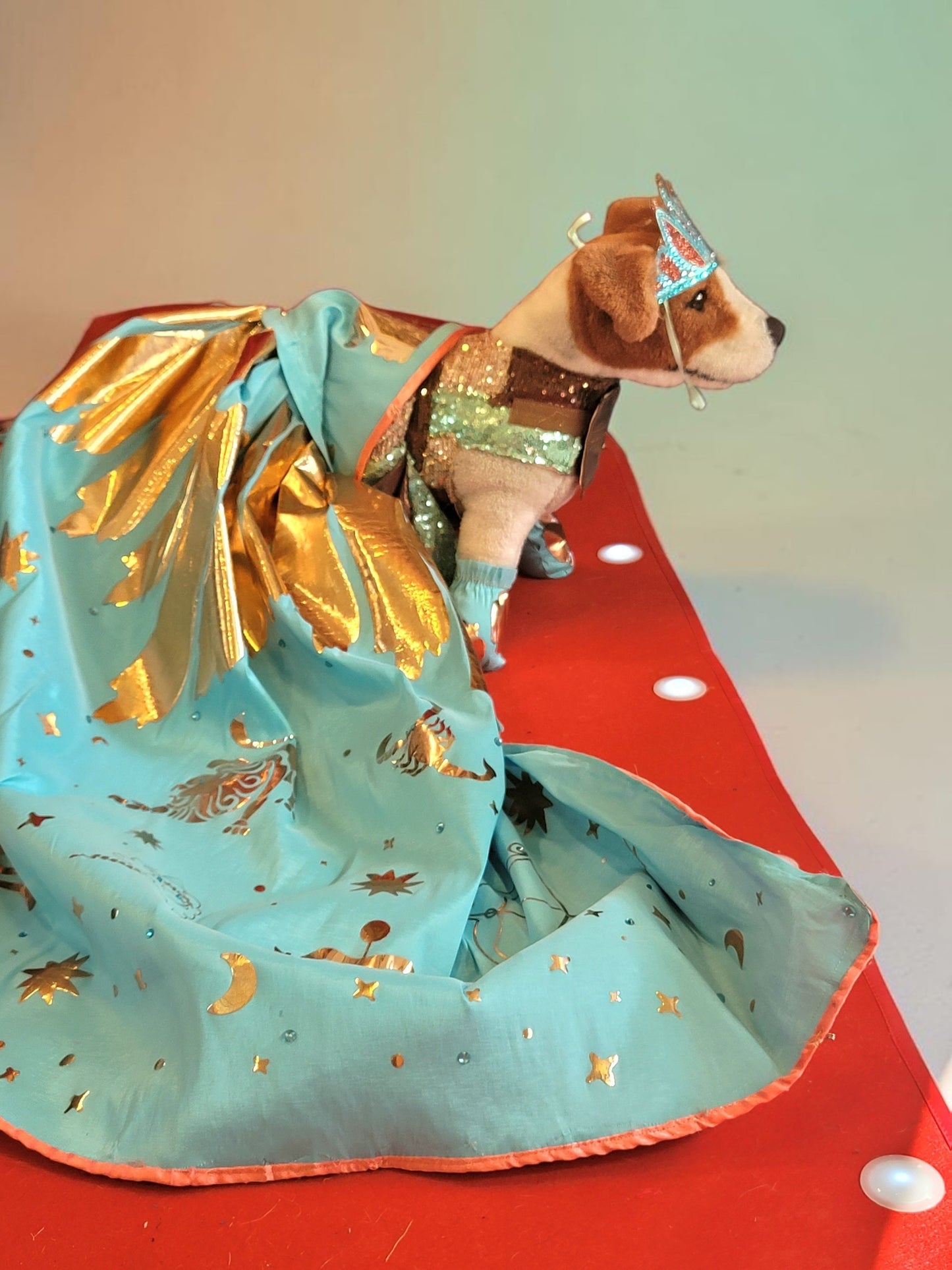 Statue liberty pet dress, empire state pet dress, blake lively new York pet dress, mutt gala pet costume, blake lively dog costume