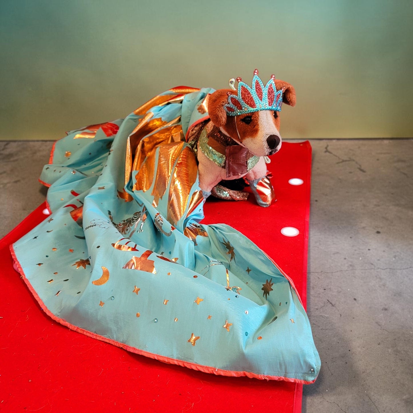 Statue liberty pet dress, empire state pet dress, blake lively new York pet dress, mutt gala pet costume, blake lively dog costume