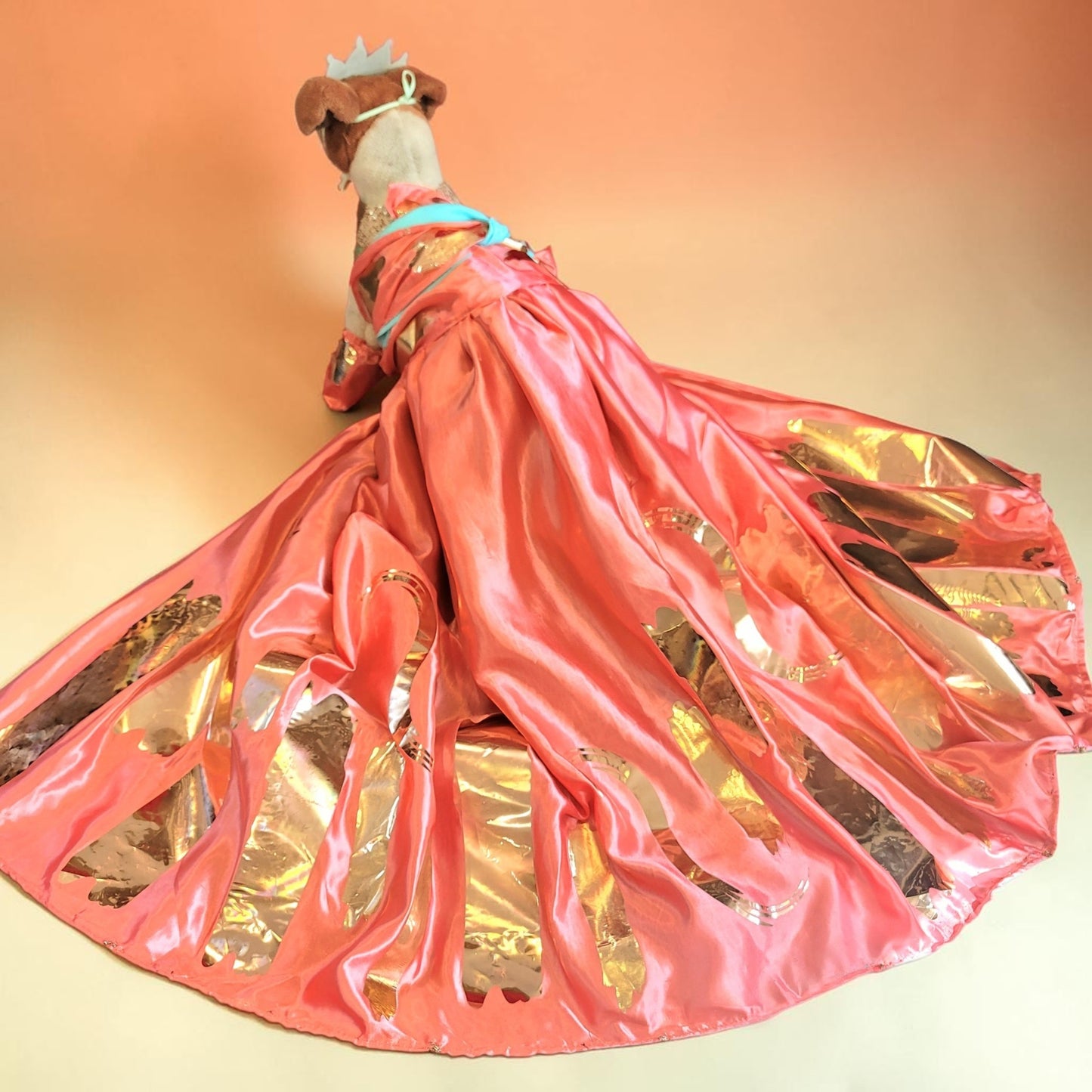Statue liberty pet dress, empire state pet dress, blake lively new York pet dress, mutt gala pet costume, blake lively dog costume