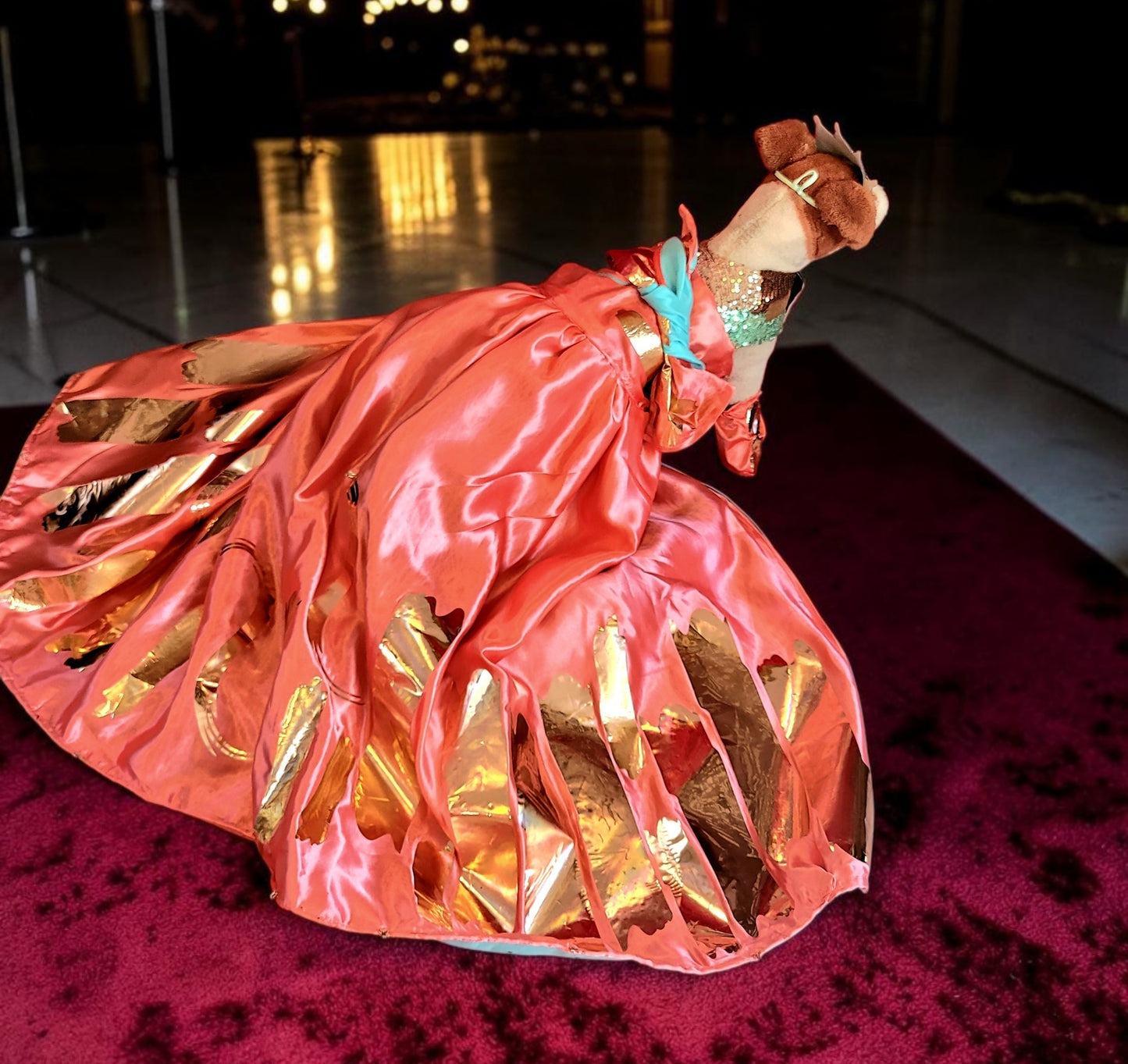 Statue liberty pet dress, empire state pet dress, blake lively new York pet dress, mutt gala pet costume, blake lively dog costume