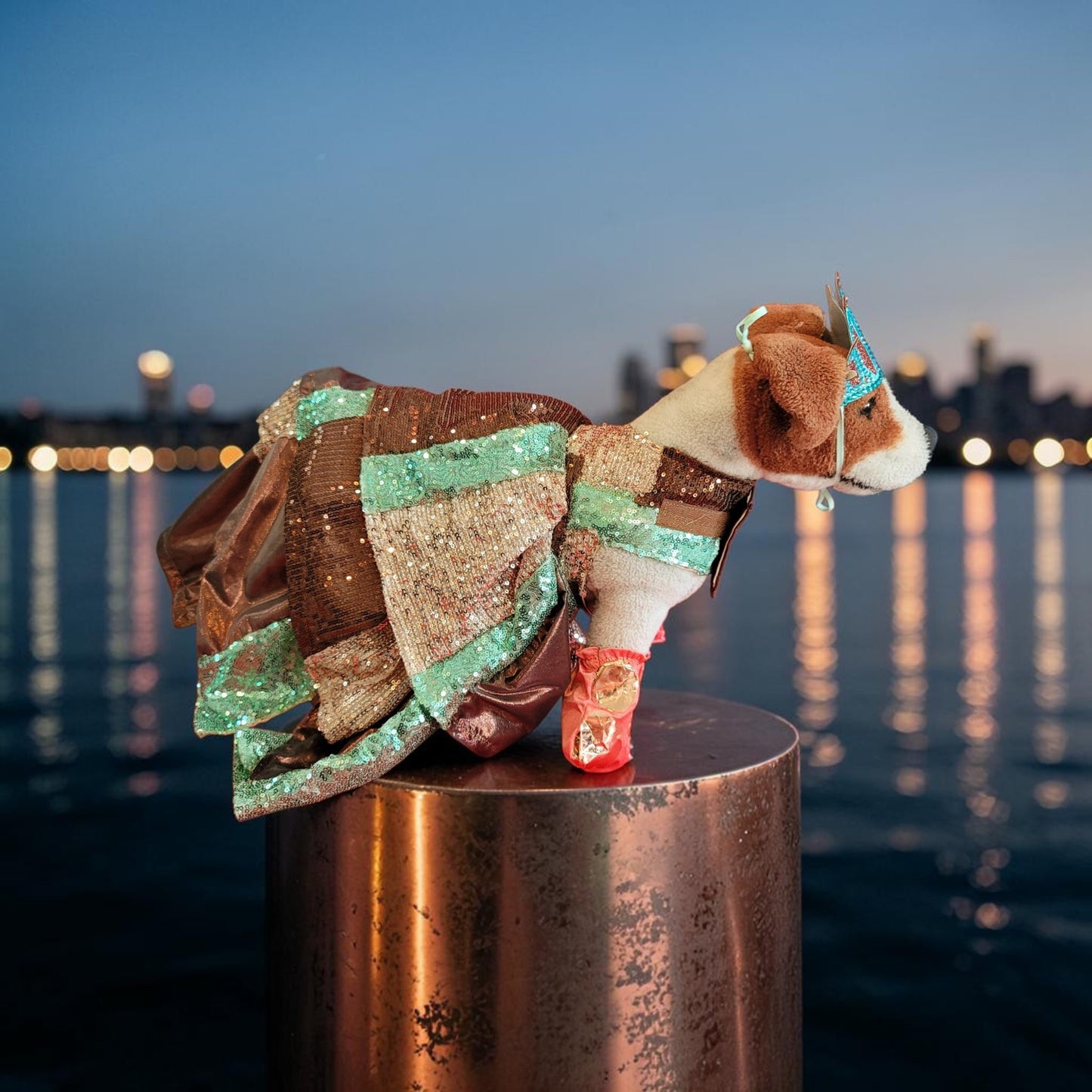 Statue liberty pet dress, empire state pet dress, blake lively new York pet dress, mutt gala pet costume, blake lively dog costume