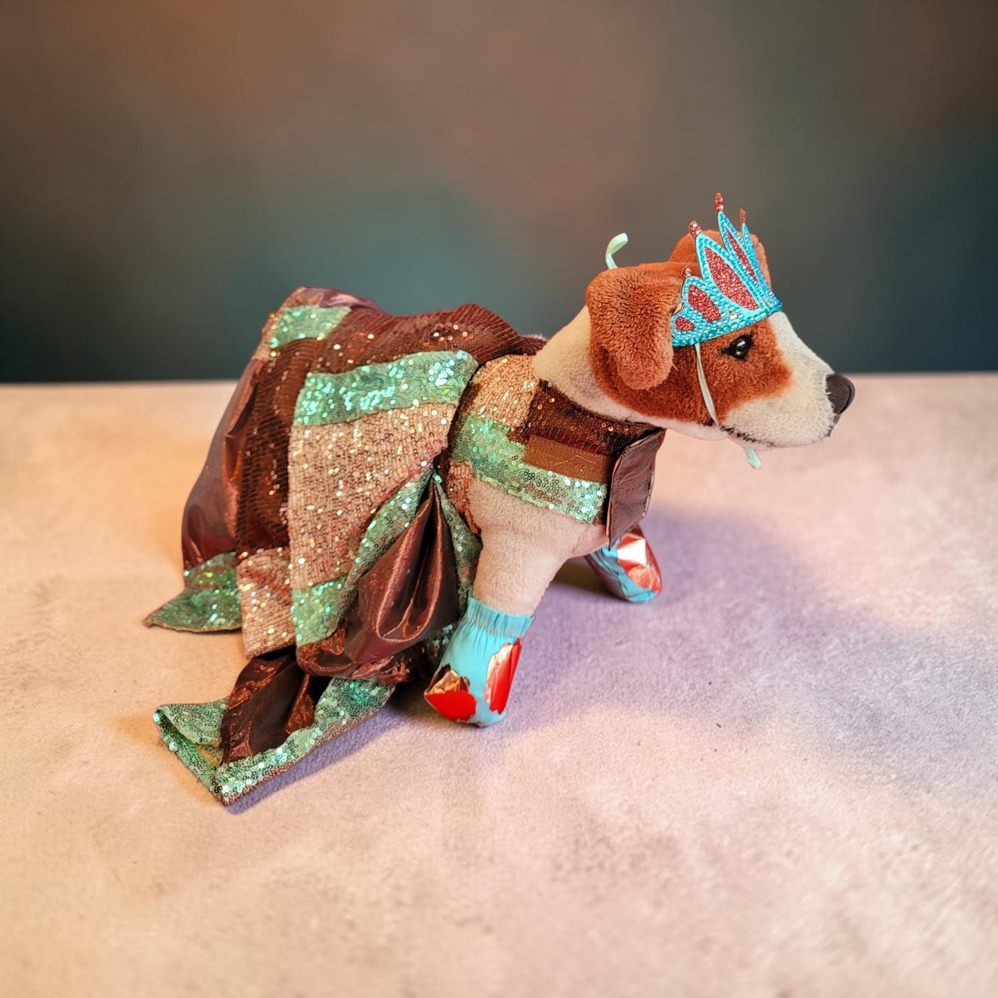 Statue liberty pet dress, empire state pet dress, blake lively new York pet dress, mutt gala pet costume, blake lively dog costume