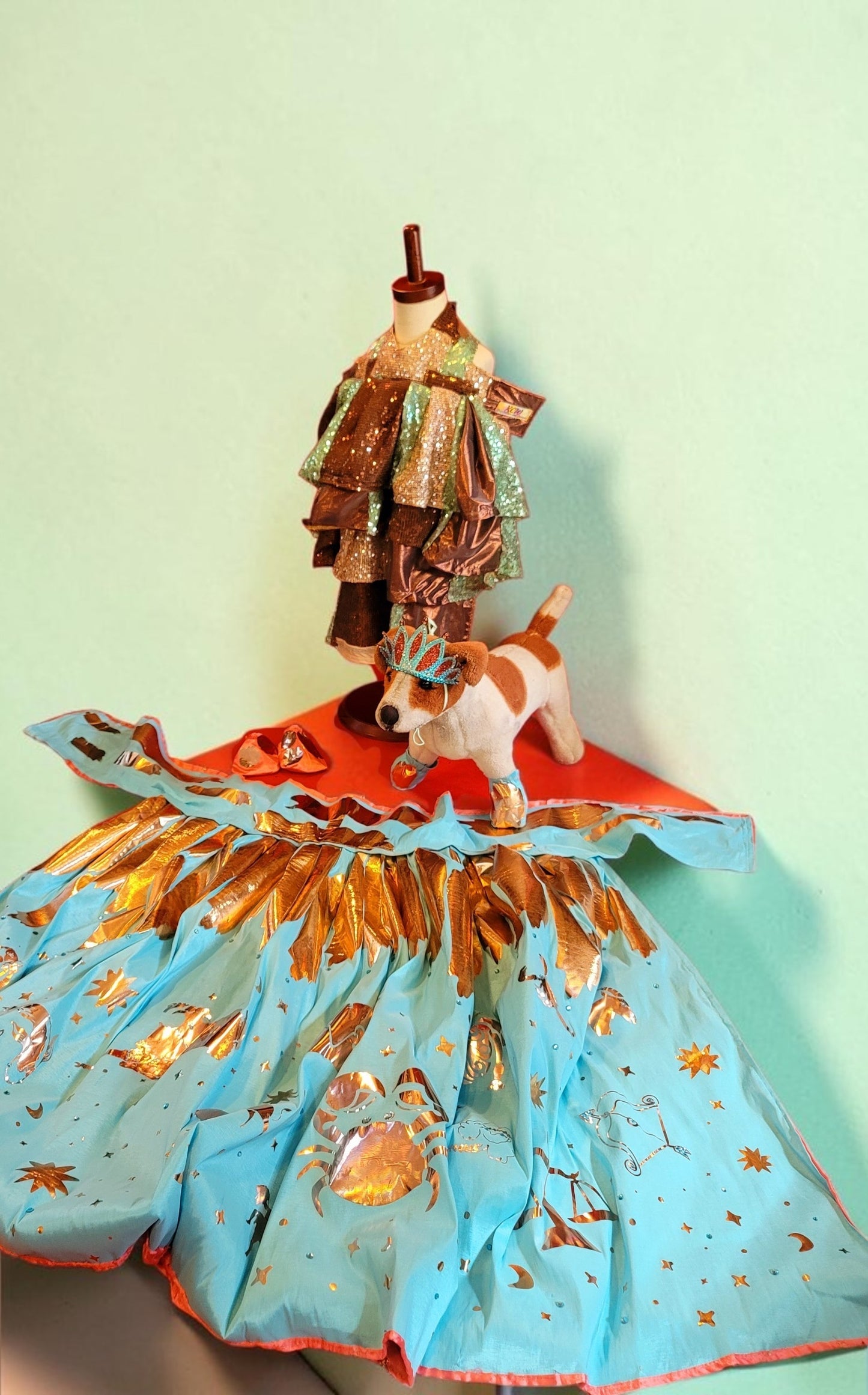 Statue liberty pet dress, empire state pet dress, blake lively new York pet dress, mutt gala pet costume, blake lively dog costume