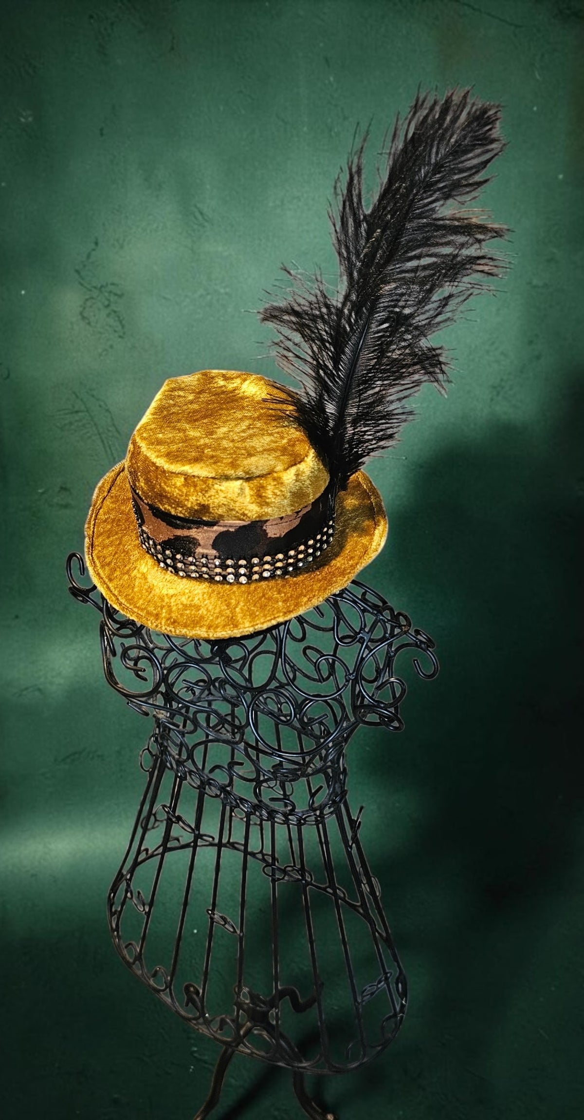 Pimp pet hat, pimp dog hat, gangster pet hat, gangster dog hat, pet pimp hat, pimp cat hat, dog gangster hat, pimp feather pet hat
