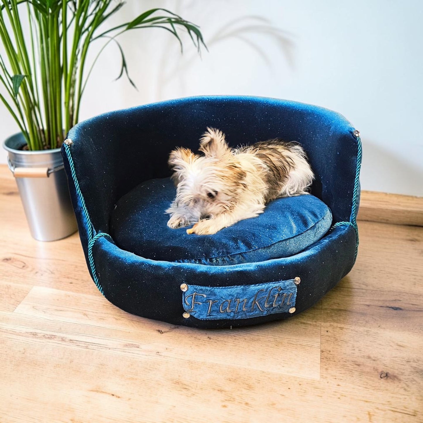 Personalized embroidered glitter round pet bed, custom dog bed