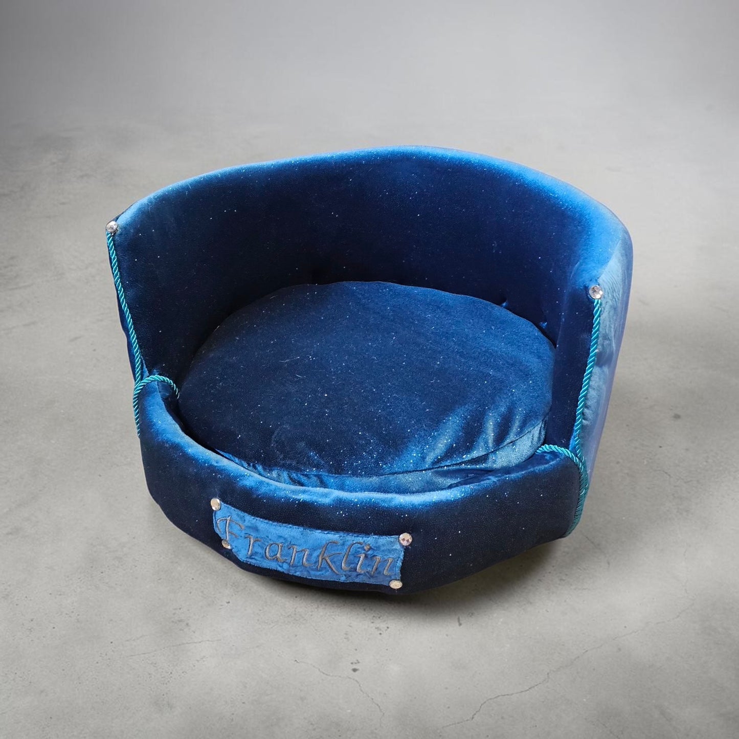 Personalized embroidered glitter round pet bed, custom dog bed